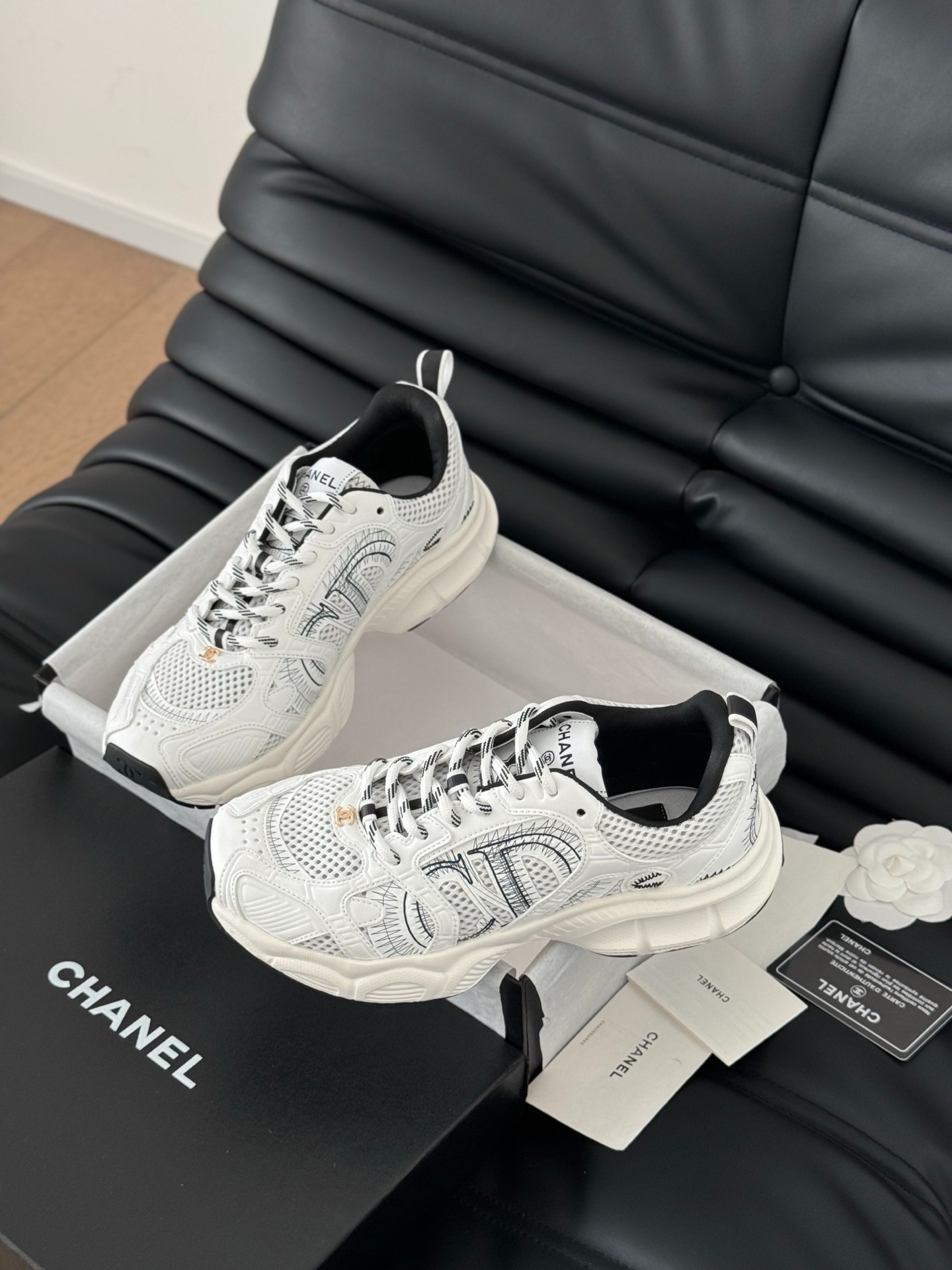 샤넬 25C 신상 팬더 스니커즈