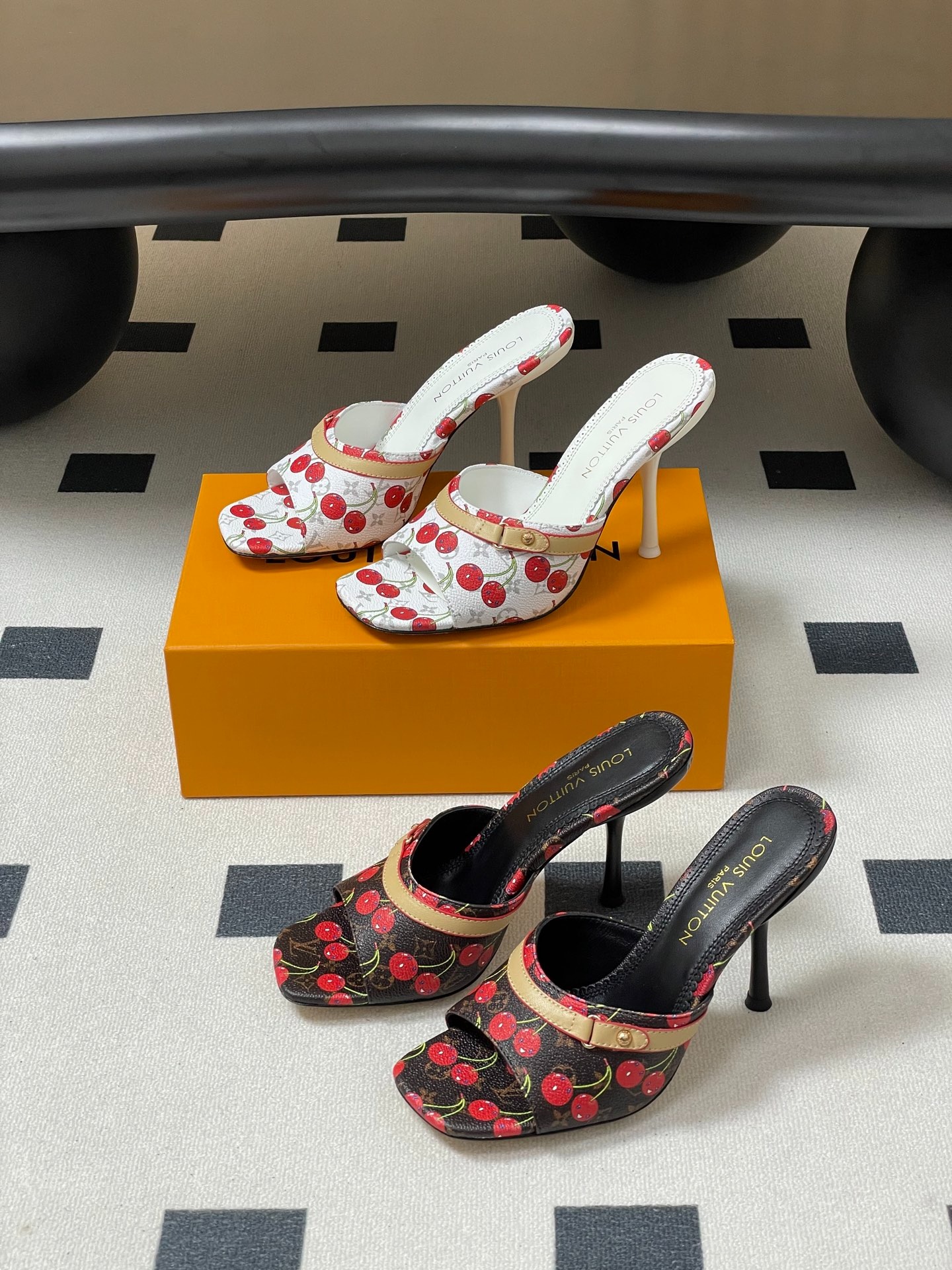 루이비통 25S 봄여름 신상 × 무*카미 슬리퍼