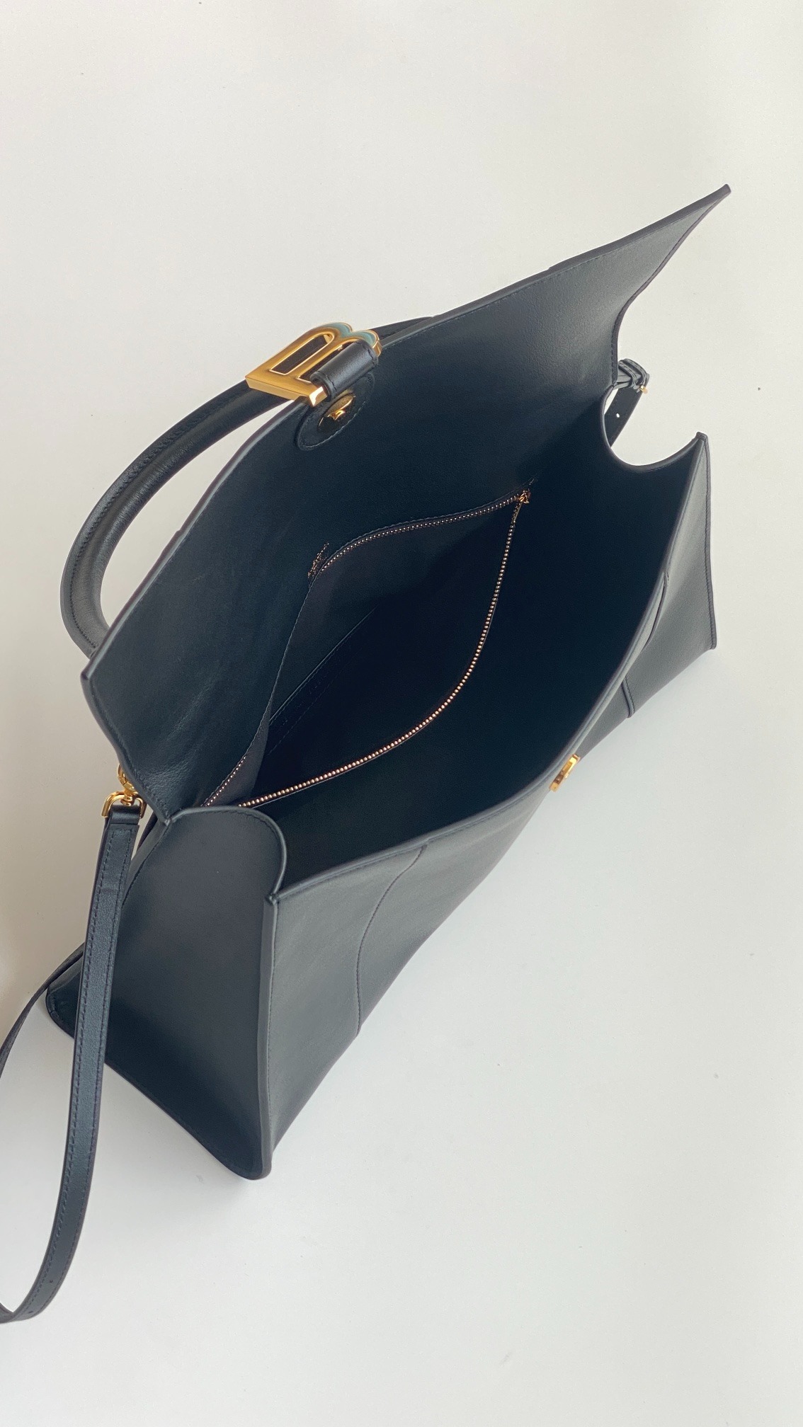 발렌시아가 신상 다운타운 핸드백