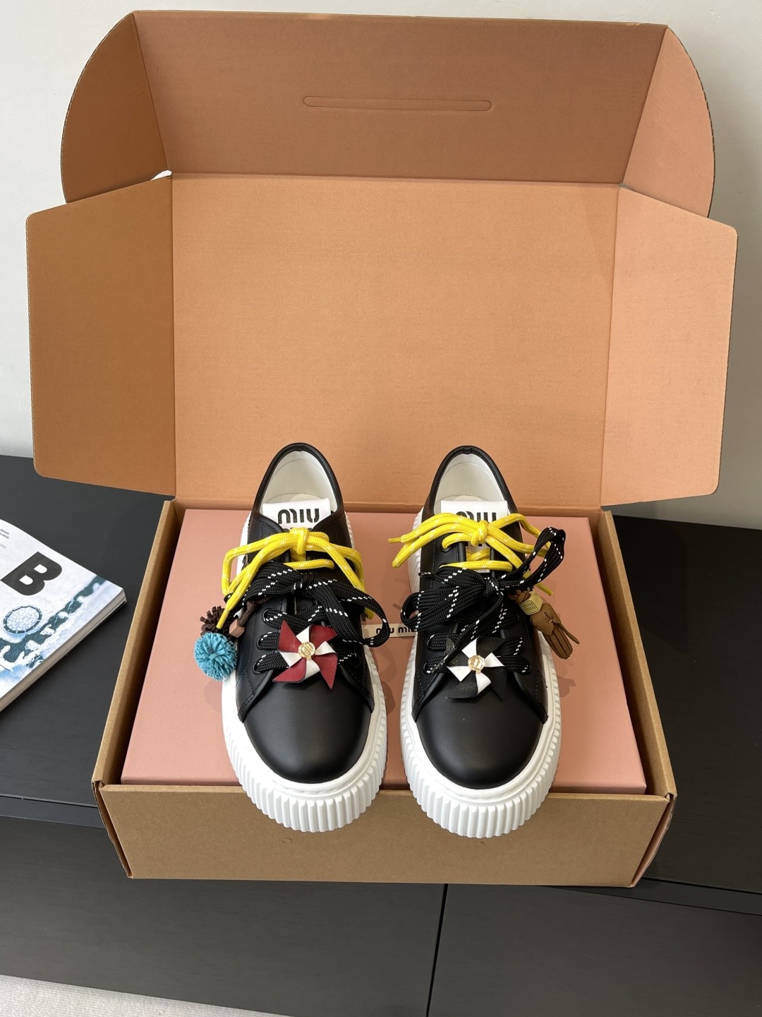 미우미우 25ss 신상 양가죽 통굽 스몰화