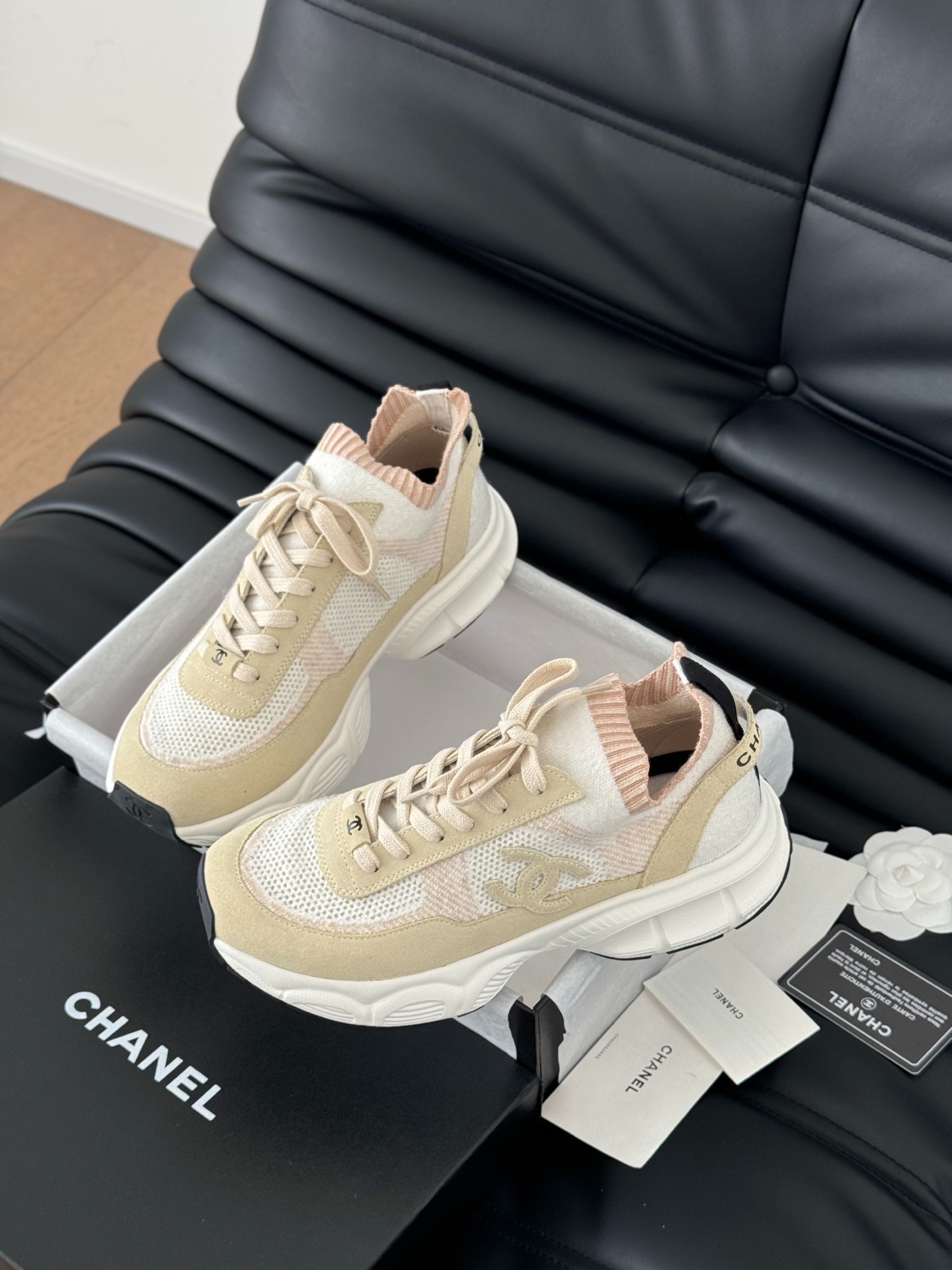 샤넬 25C 신상 팬더 스니커즈