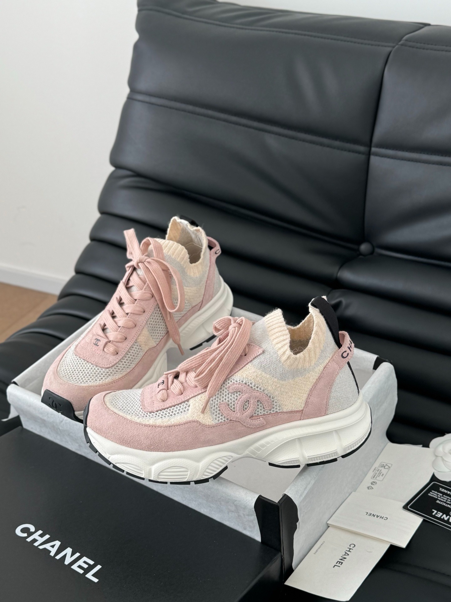 샤넬 25C 신상 팬더 스니커즈