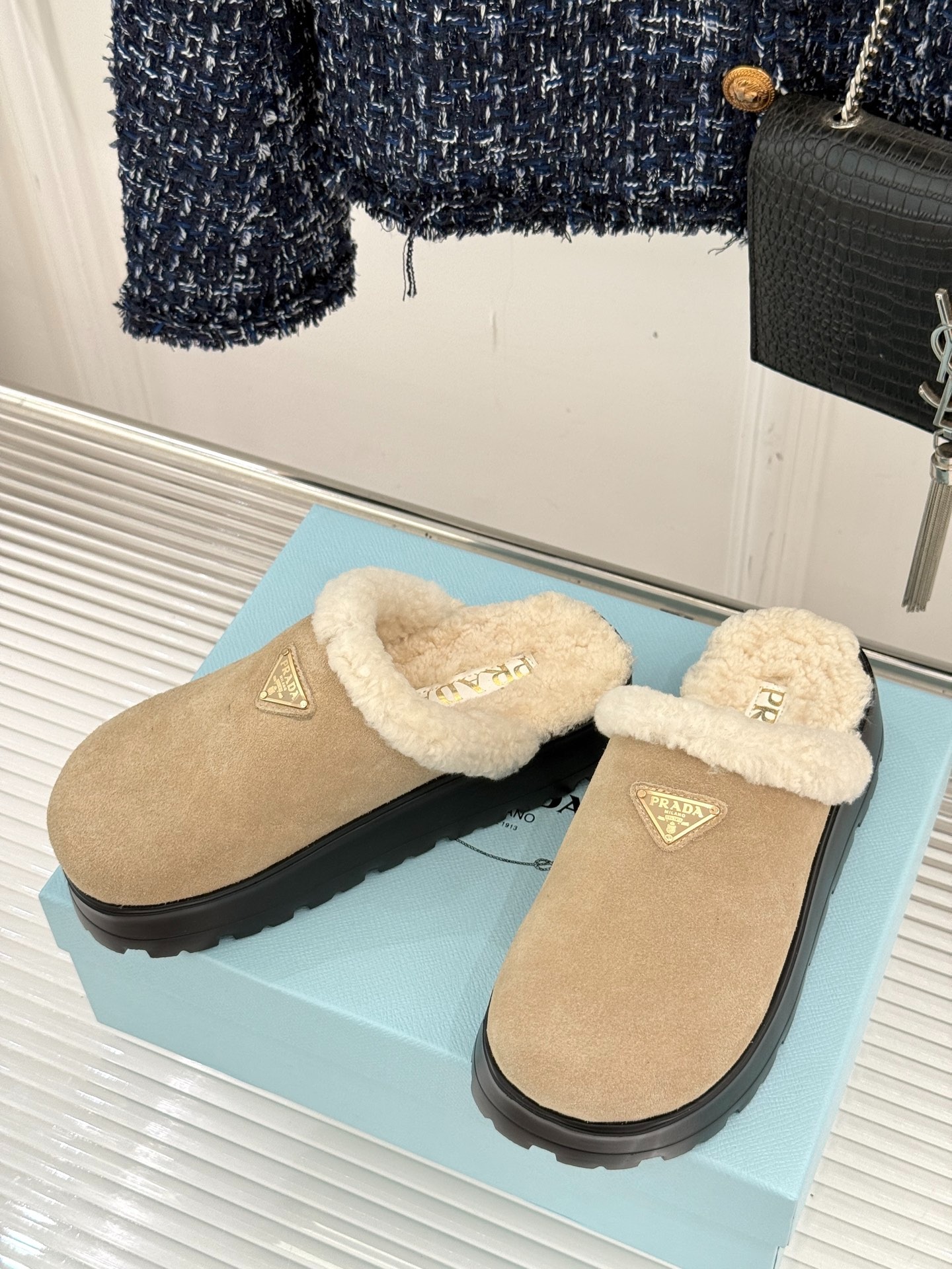 프라다 25WF 신상 슬리퍼