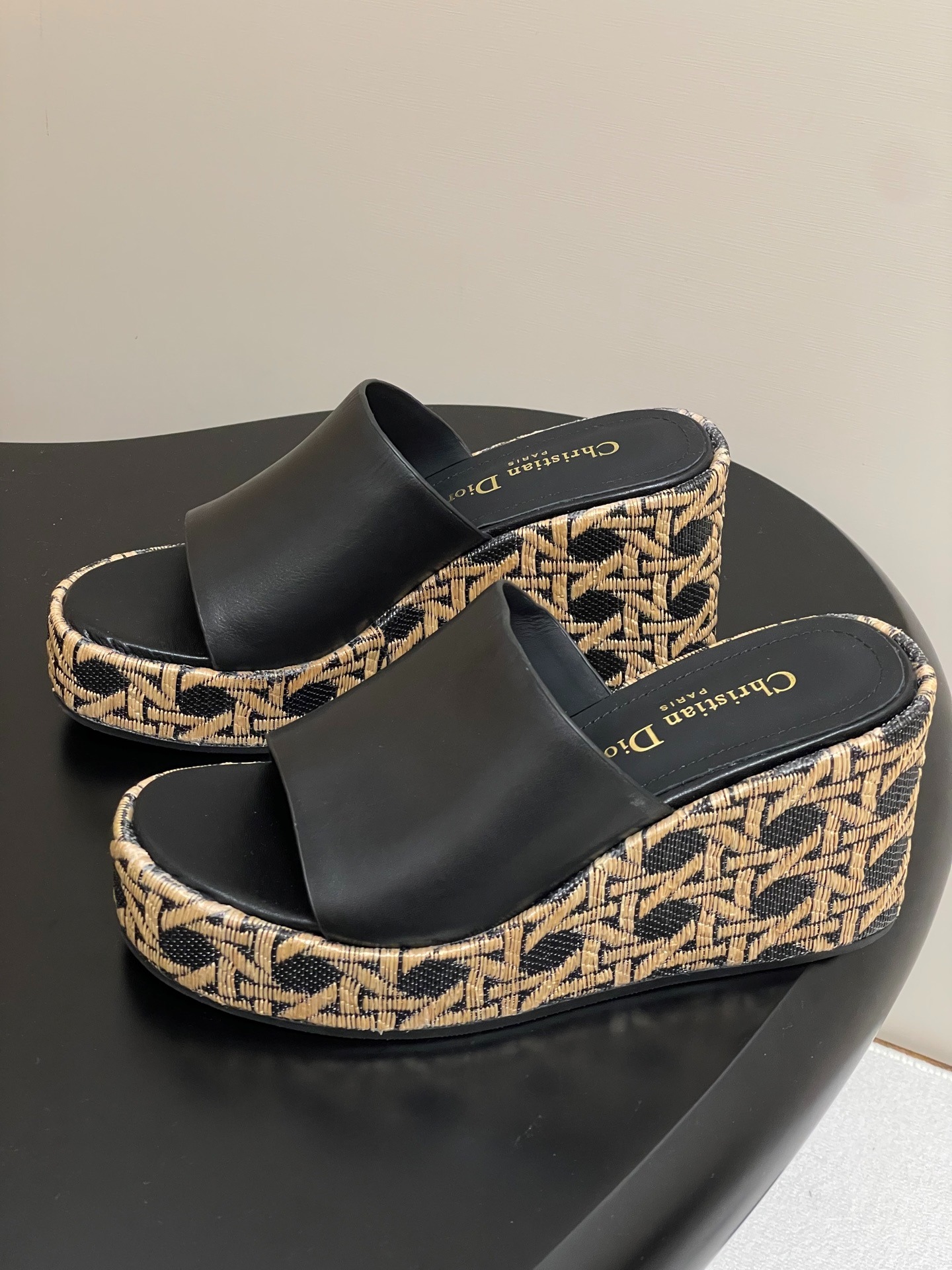 디올 25ss 봄여름 신상 D-Attitude 웨지 슬리퍼