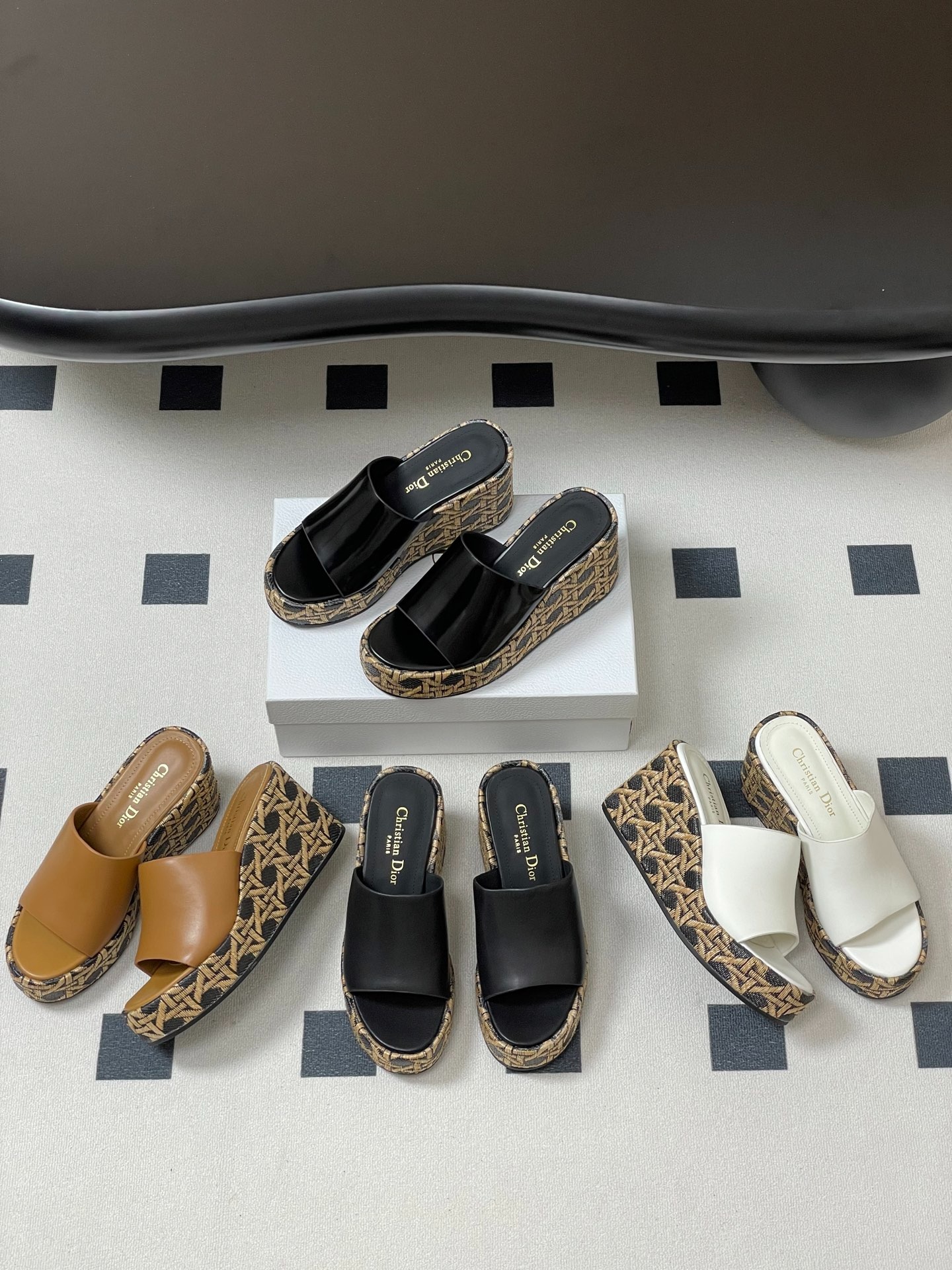 디올 25ss 봄여름 신상 D-Attitude 웨지 슬리퍼