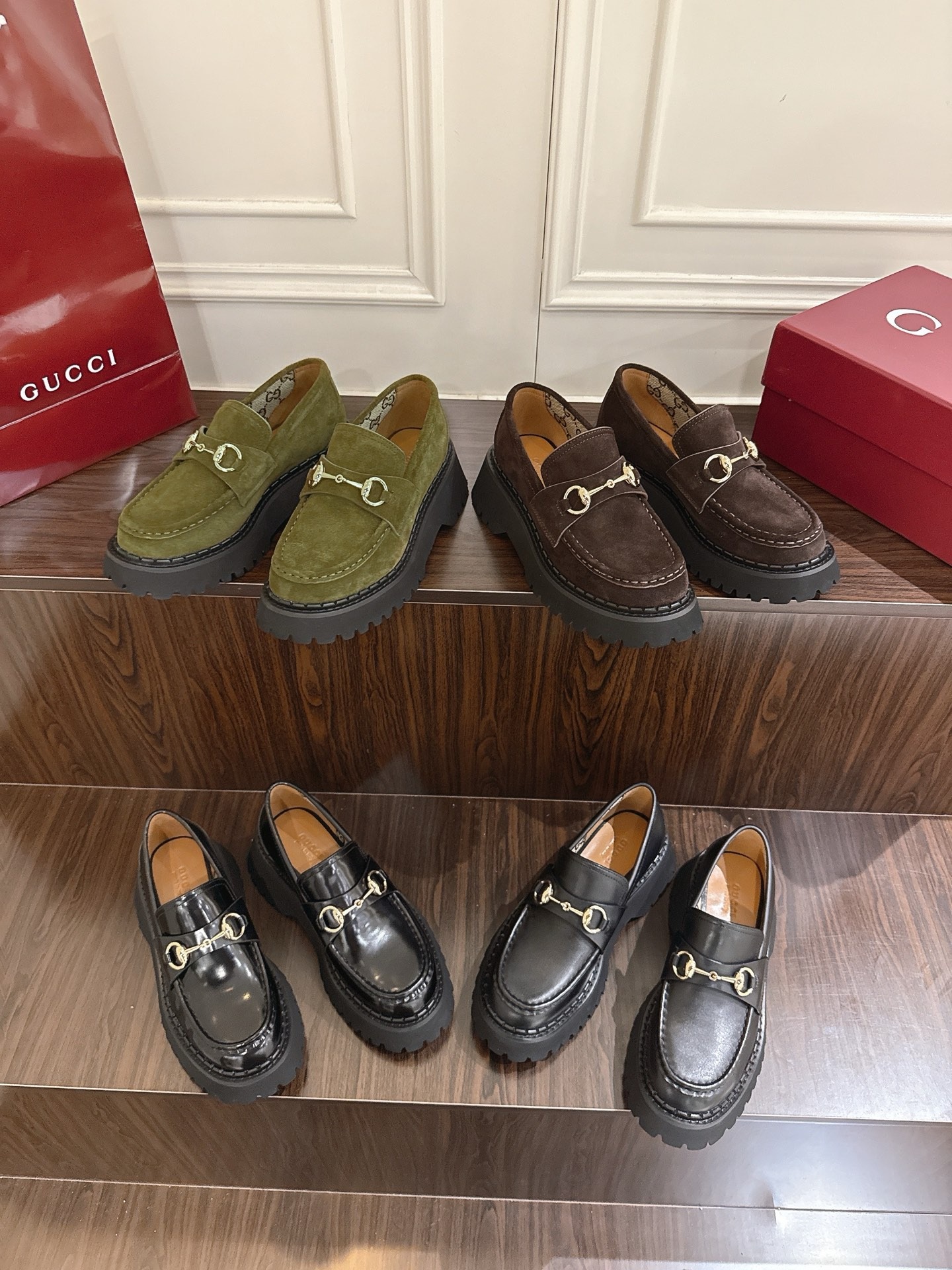 구찌 호크 스트랩 통굽 로퍼