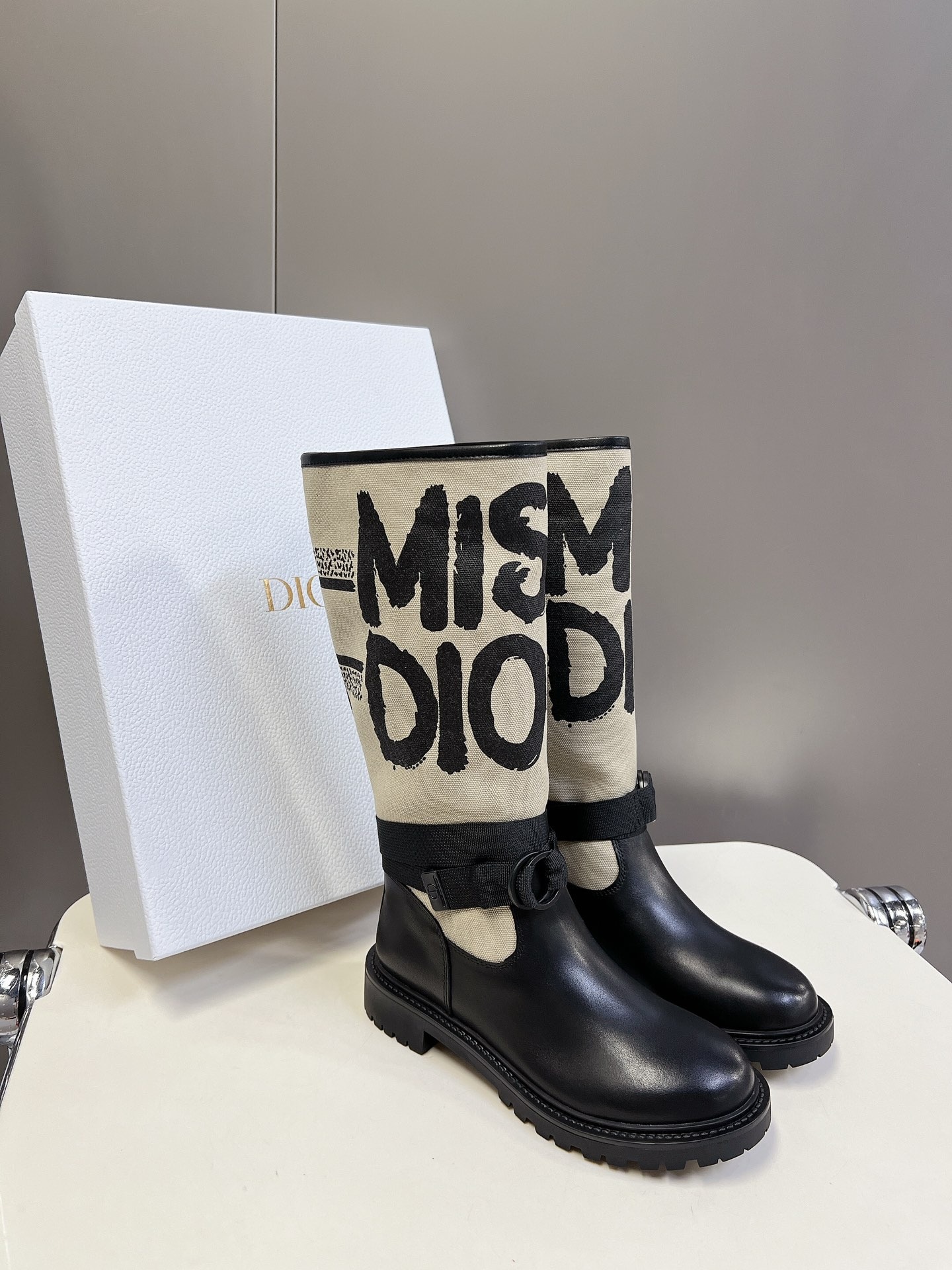디올 신상 클래식 라이더 부츠