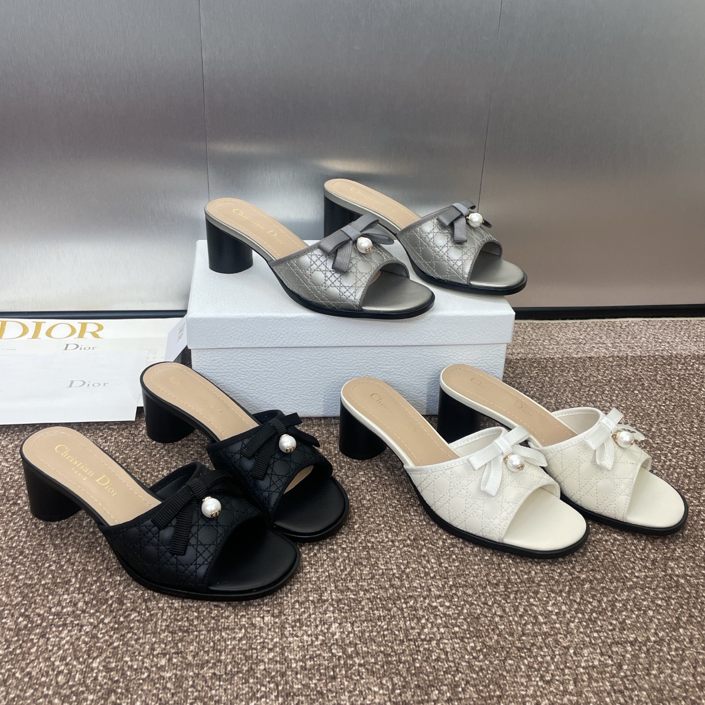 디올 25 봄여름 신상 체크 리본 진주 여성화