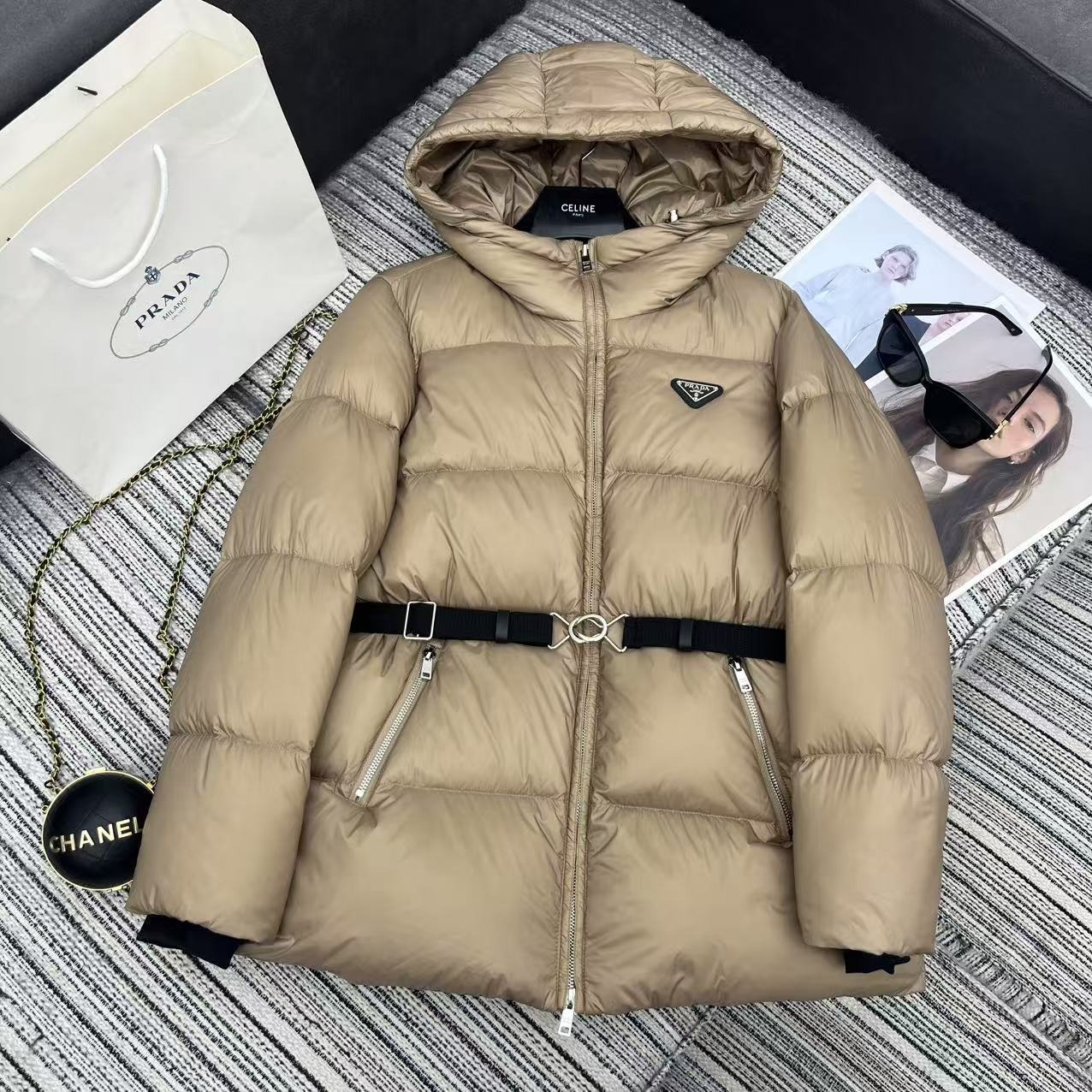 프라다 신상 후드 패딩