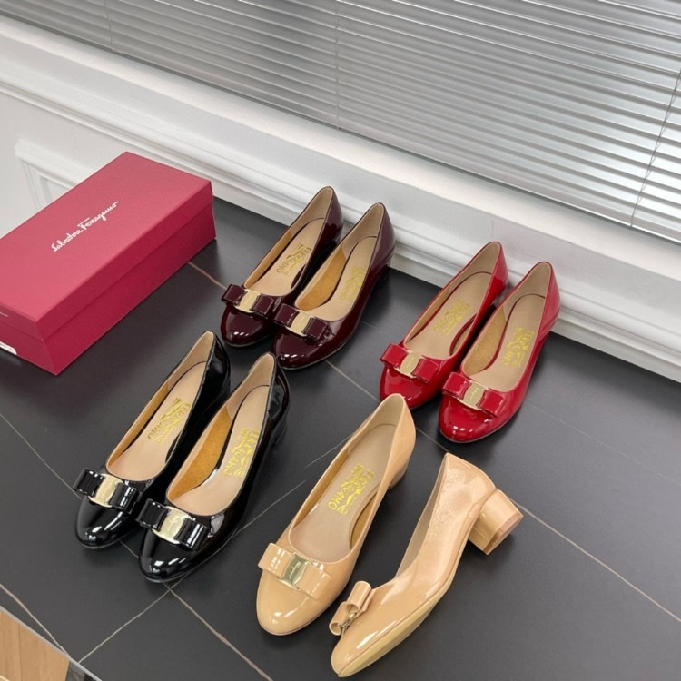 페라가모 바라 페이던트 펌프스