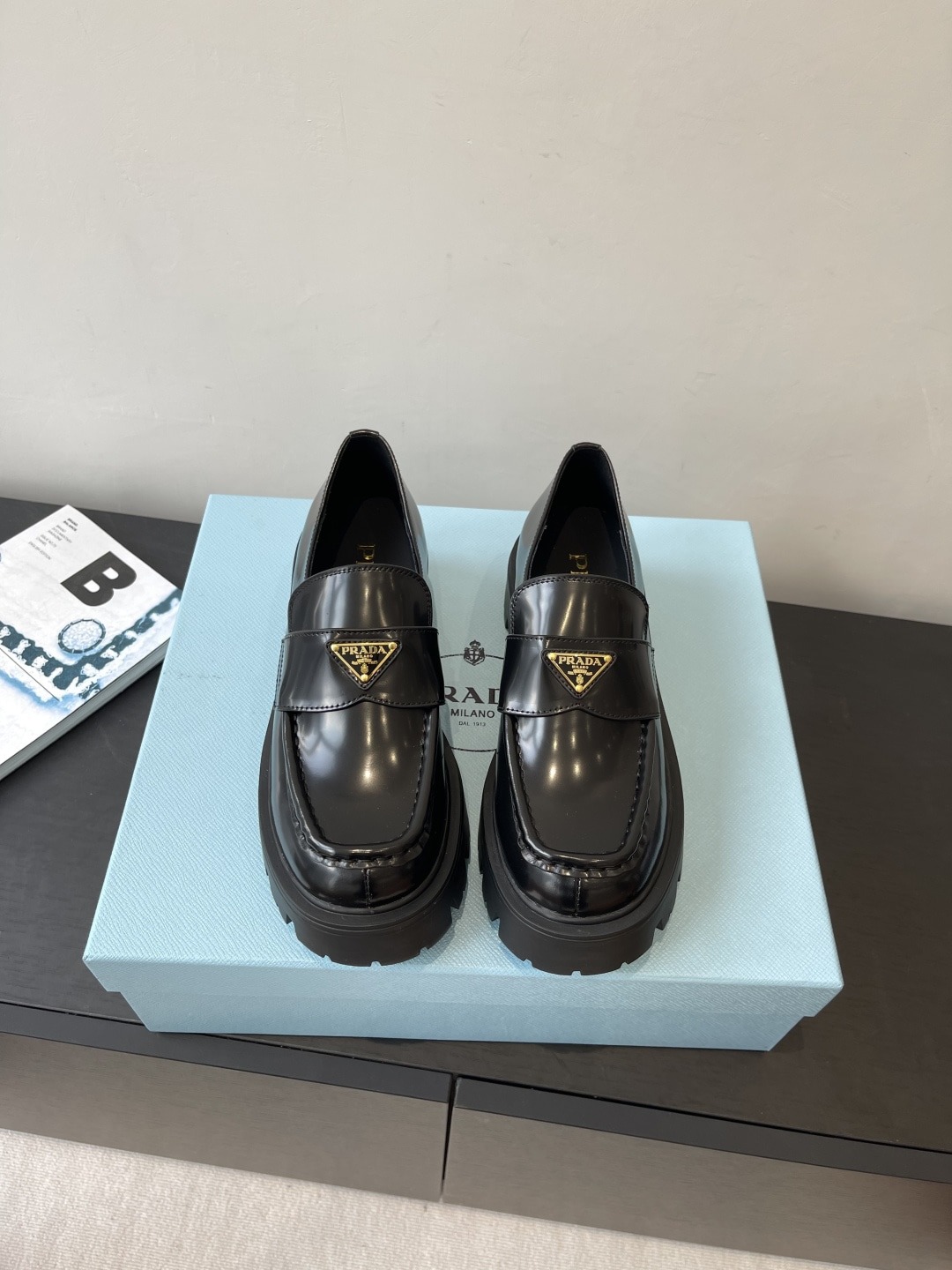 프라다 25ss 신상 통굽 로퍼