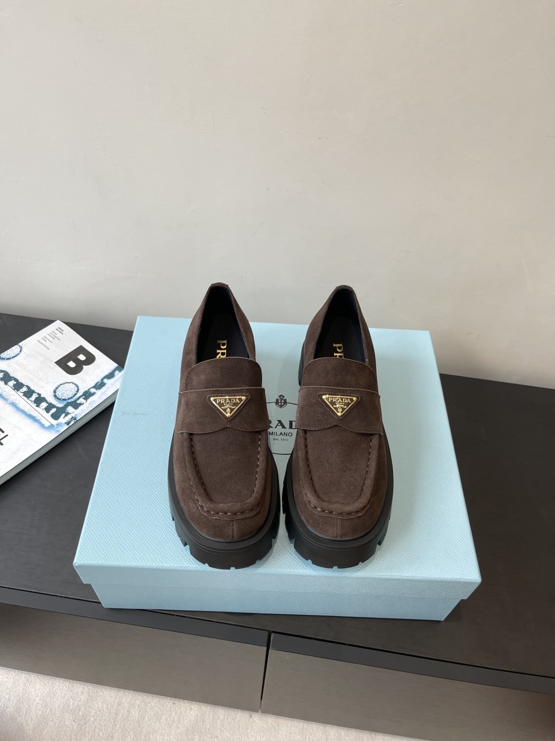 프라다 25ss 신상 통굽 로퍼