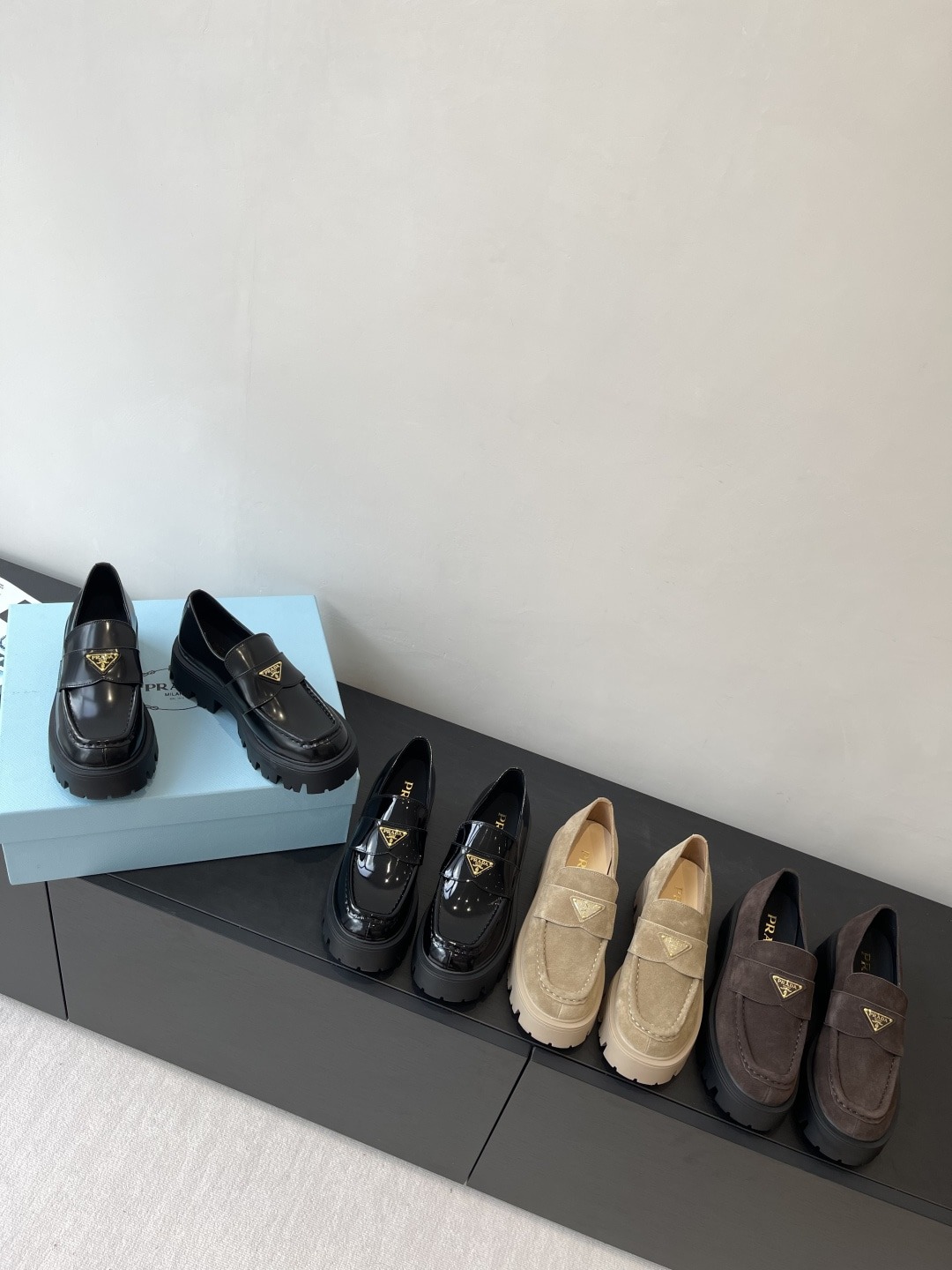 프라다 25ss 신상 통굽 로퍼