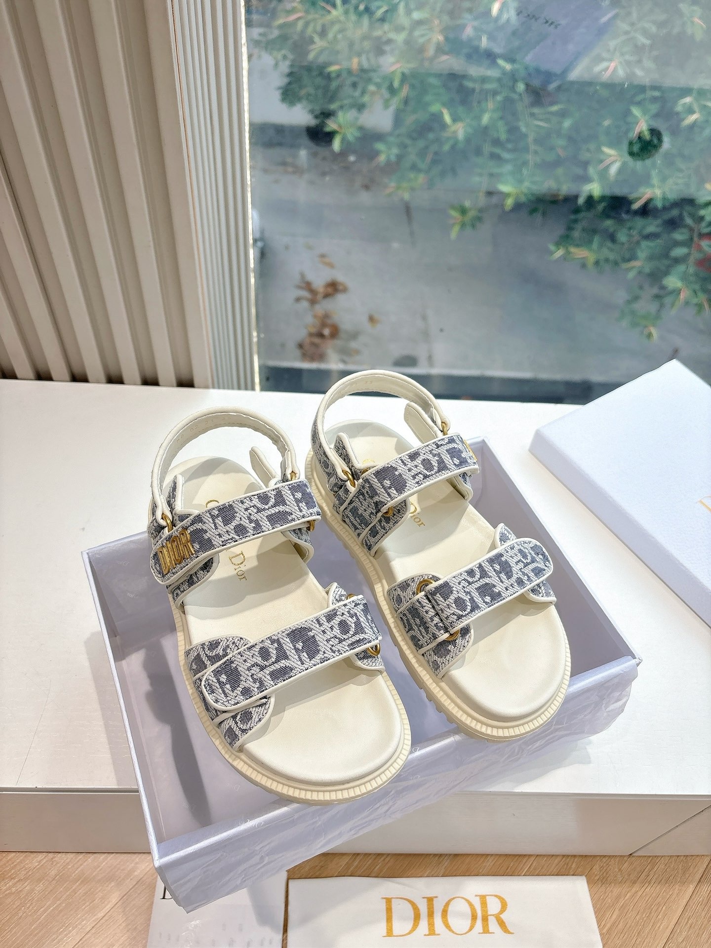 디올 25 이른 봄 신상 뮬 샌들