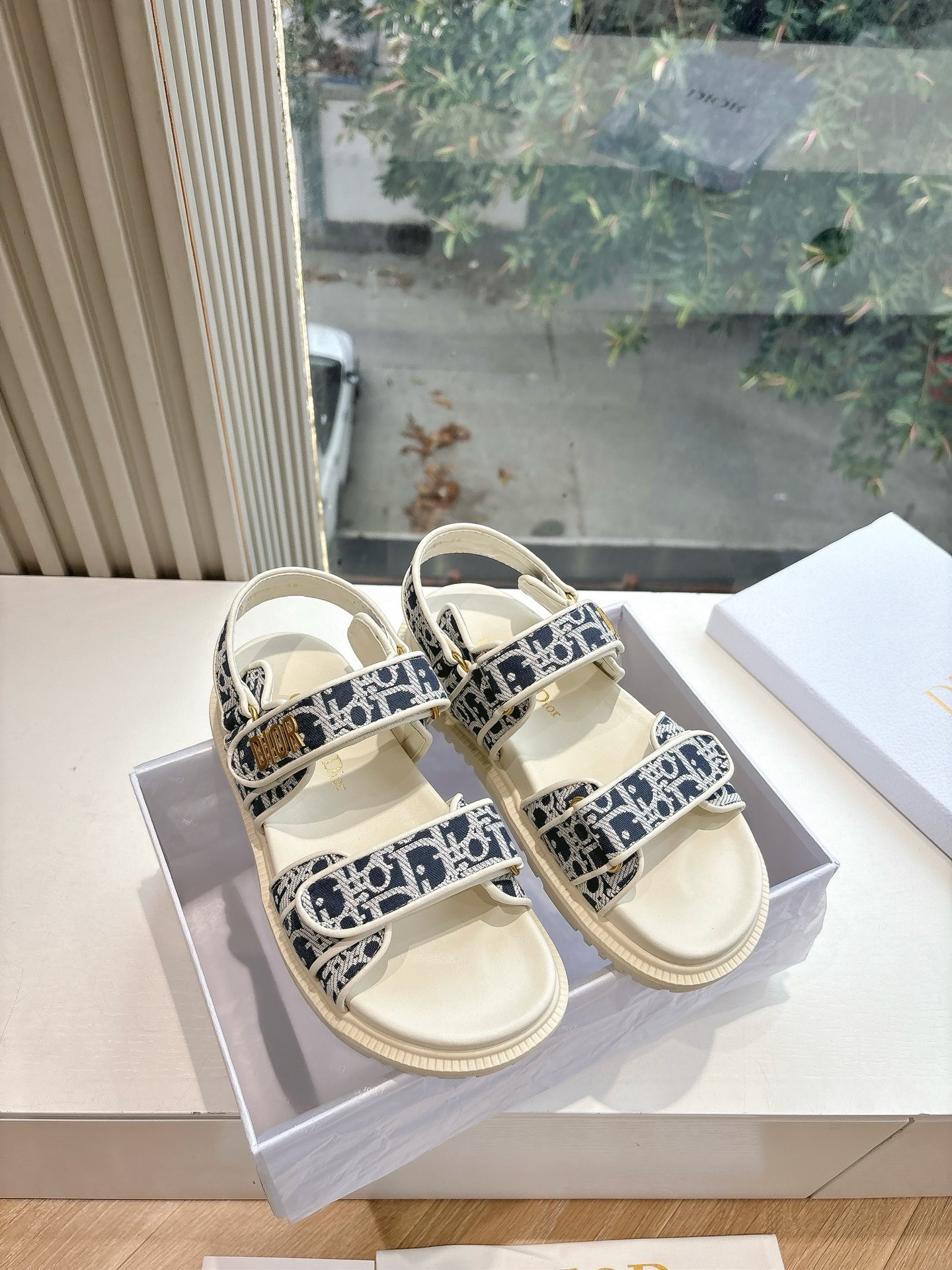 디올 25 이른 봄 신상 뮬 샌들