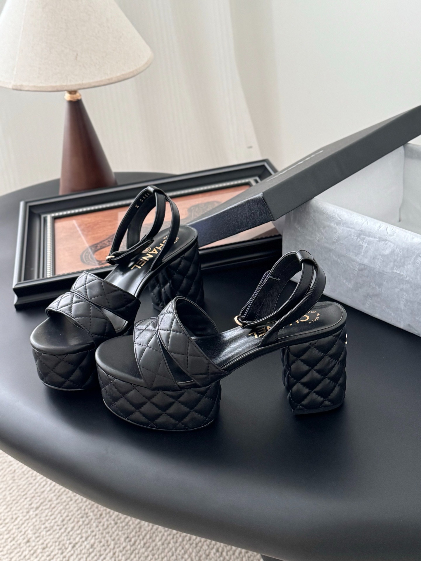 샤넬 25A 프리미엄 핸드메이드 샌들