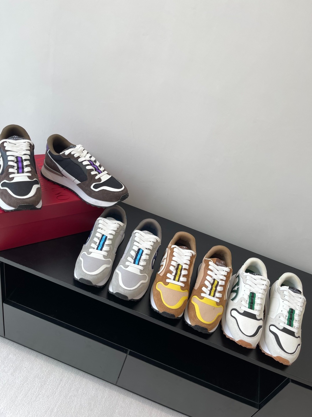 발렌티노 25ss 신상 캐쥬얼 통굽 운동화 (커플)