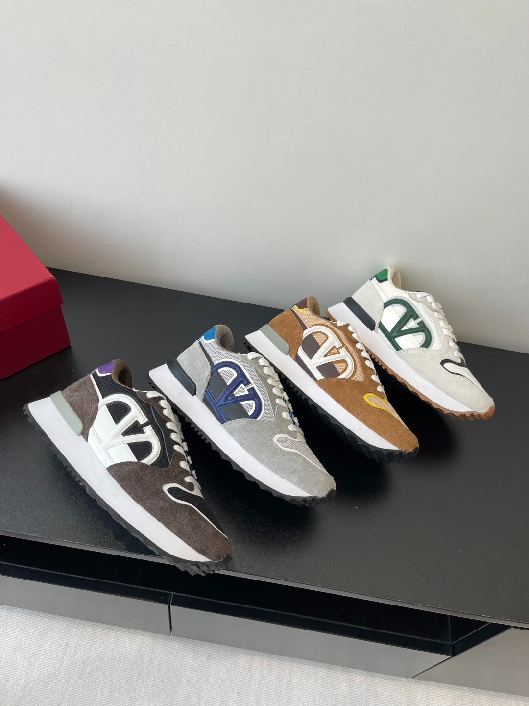 발렌티노 25ss 신상 캐쥬얼 통굽 운동화 (커플)