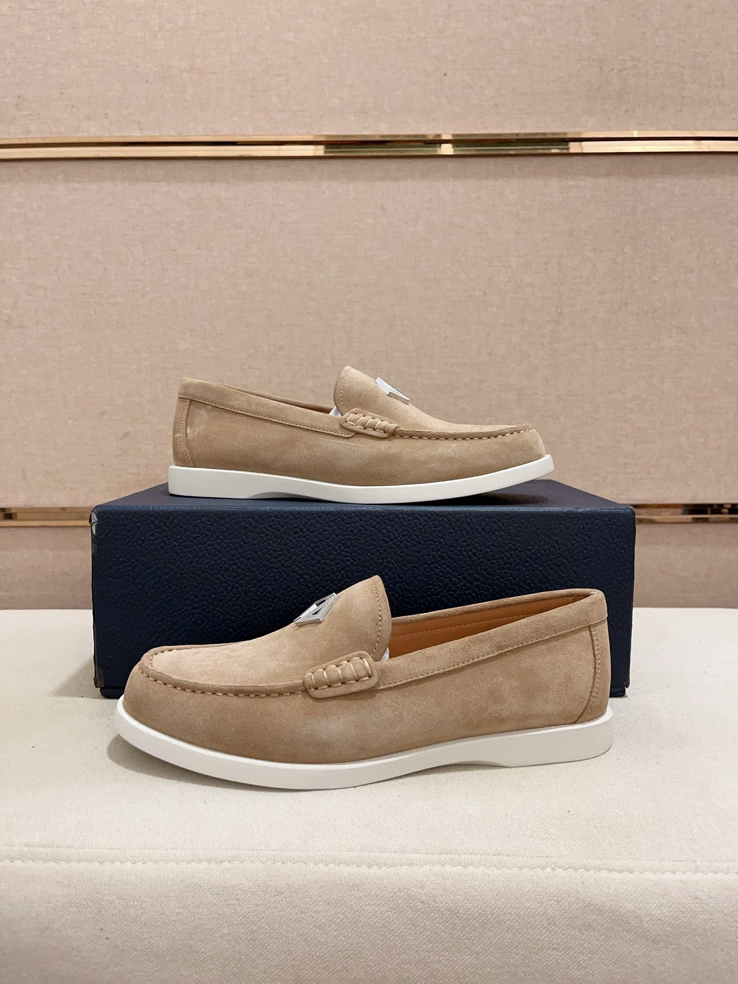 디올 신상 로얄 로퍼 스웨이드