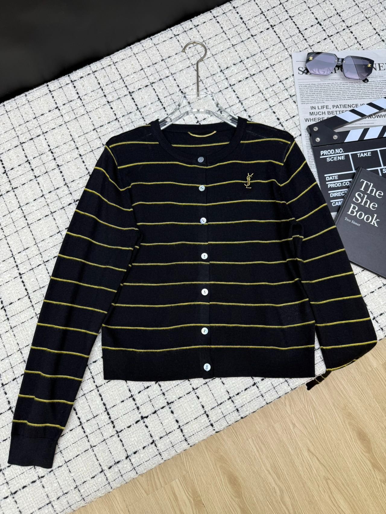 입생로랑 클래식 브로치 니트 가디건