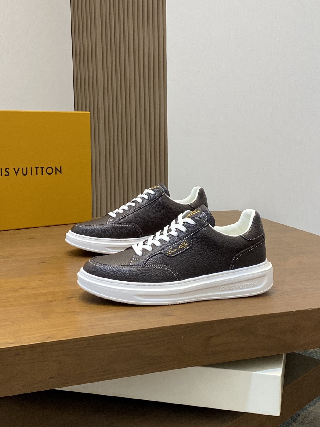 루이비통 신상 남성 스니커즈
