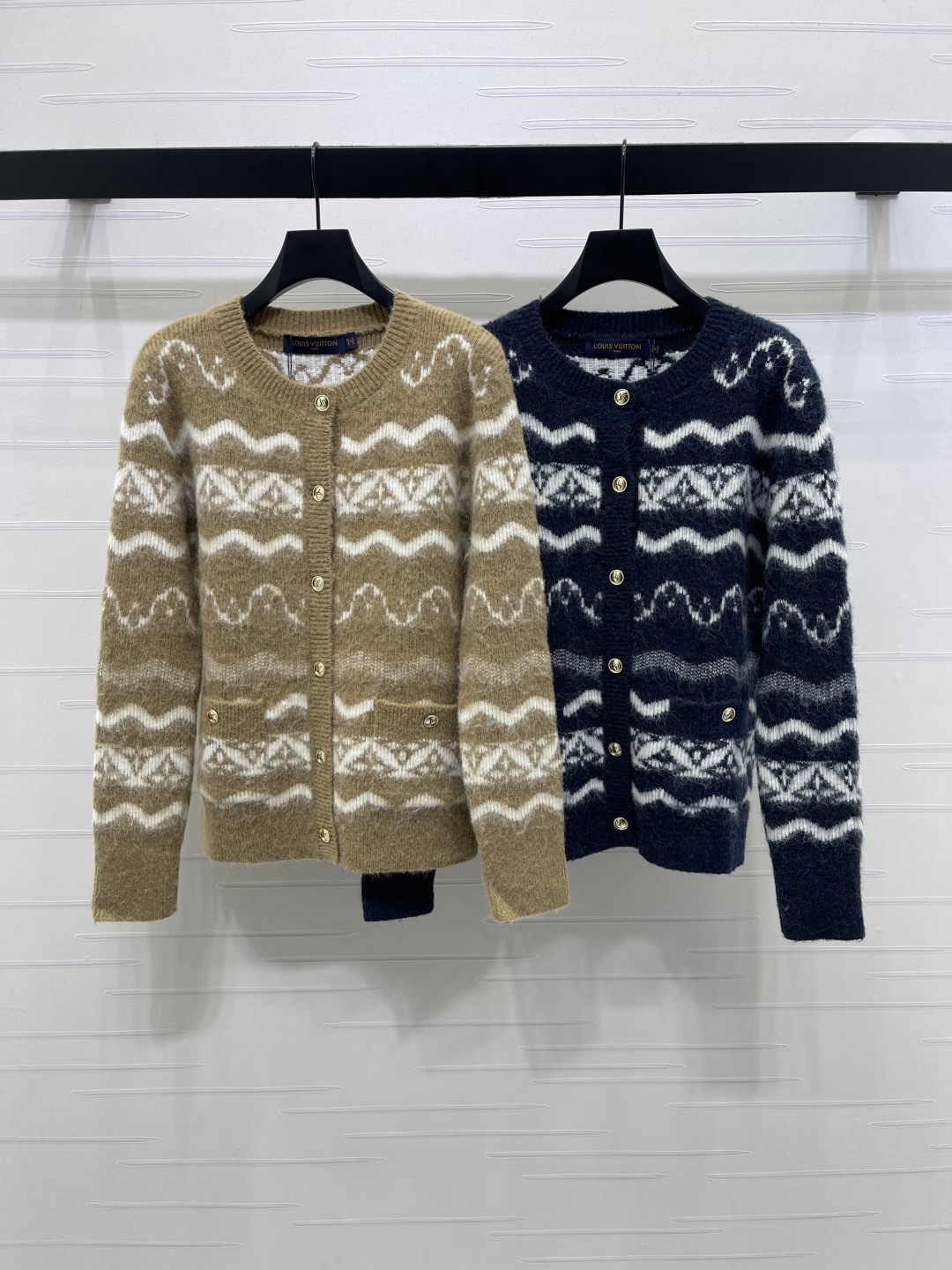 루이비통 25 신상 라운드 긴팔 카디건