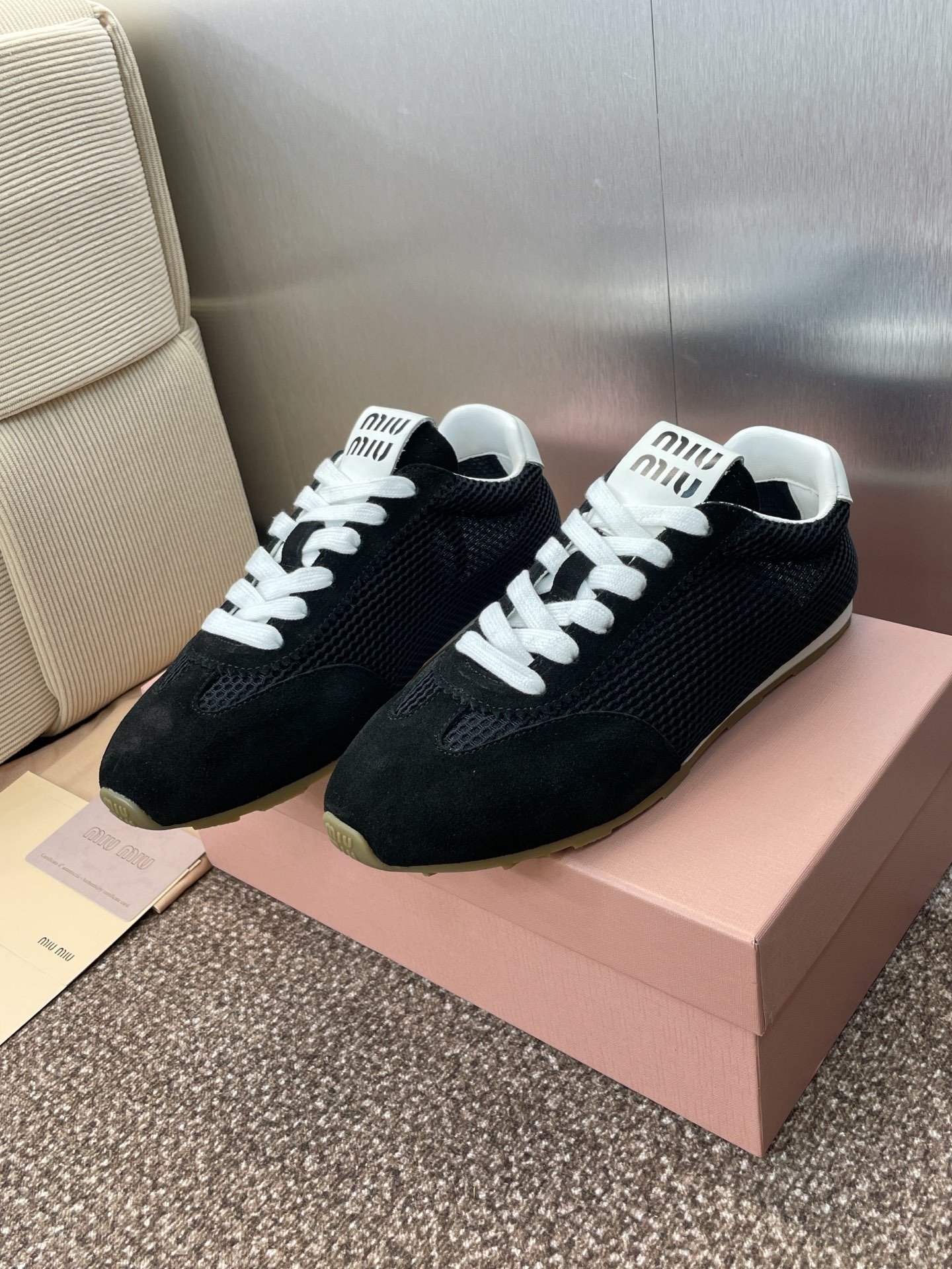 미우미우 25 봄여름 신상 러닝화