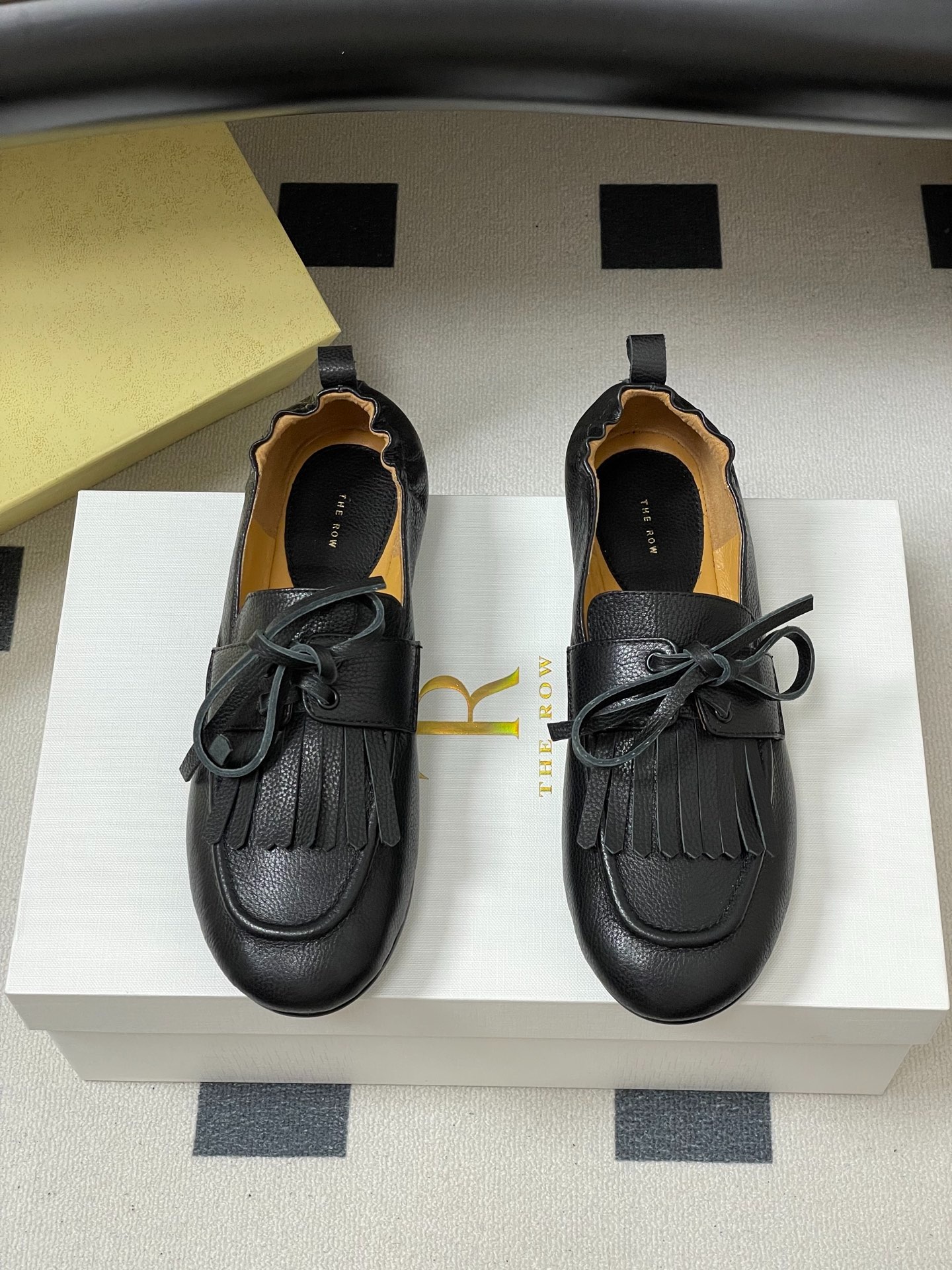 더로우 신상 태슬로퍼 플랫슈즈