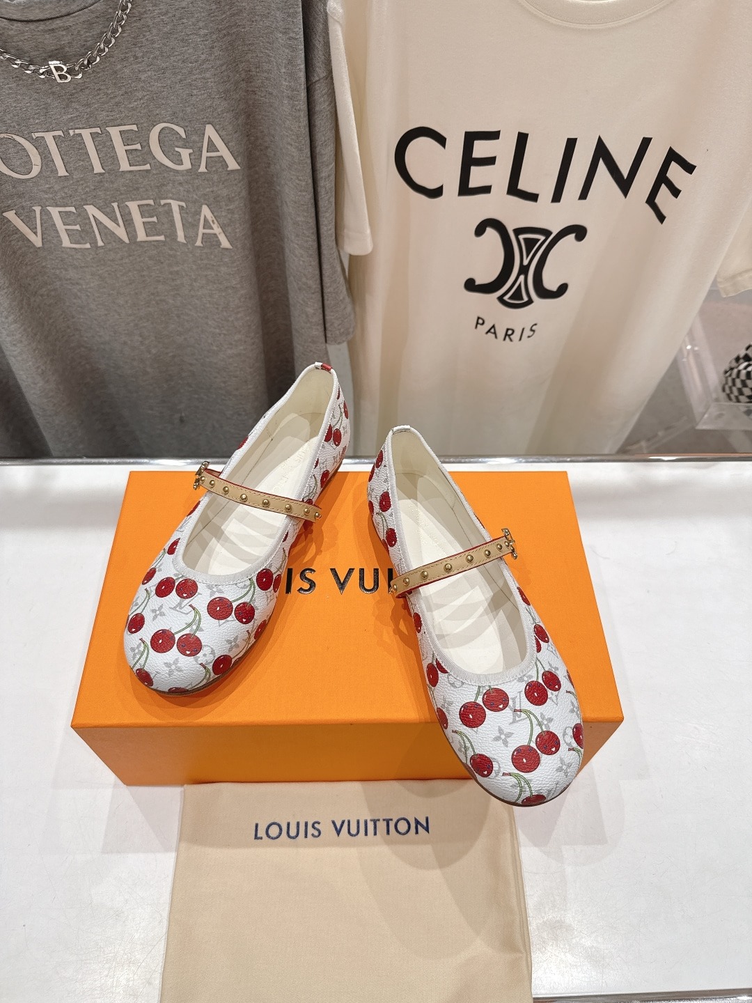 루이비통 봄여름 컬렉션 메리제인 플랫 슈즈