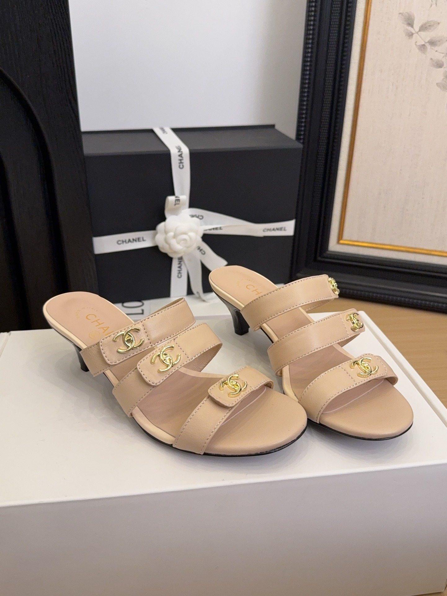 샤넬 신상 고퀄리티 통굽 더블 c버클 슬리퍼