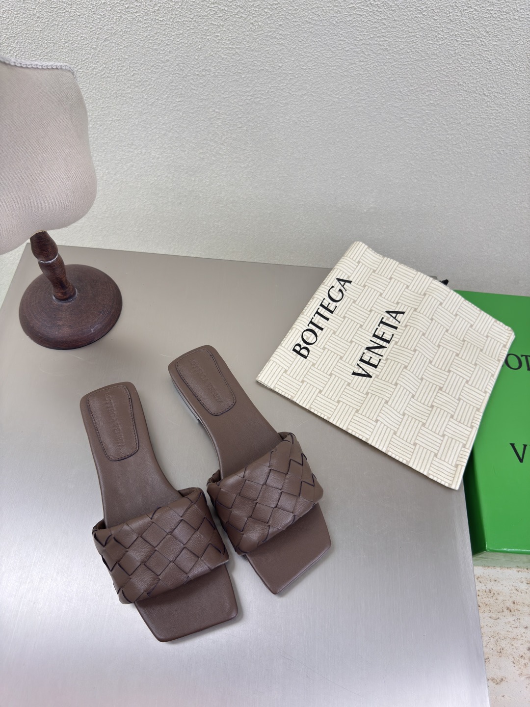 보테가베네타 여성 뮬러 슬리퍼