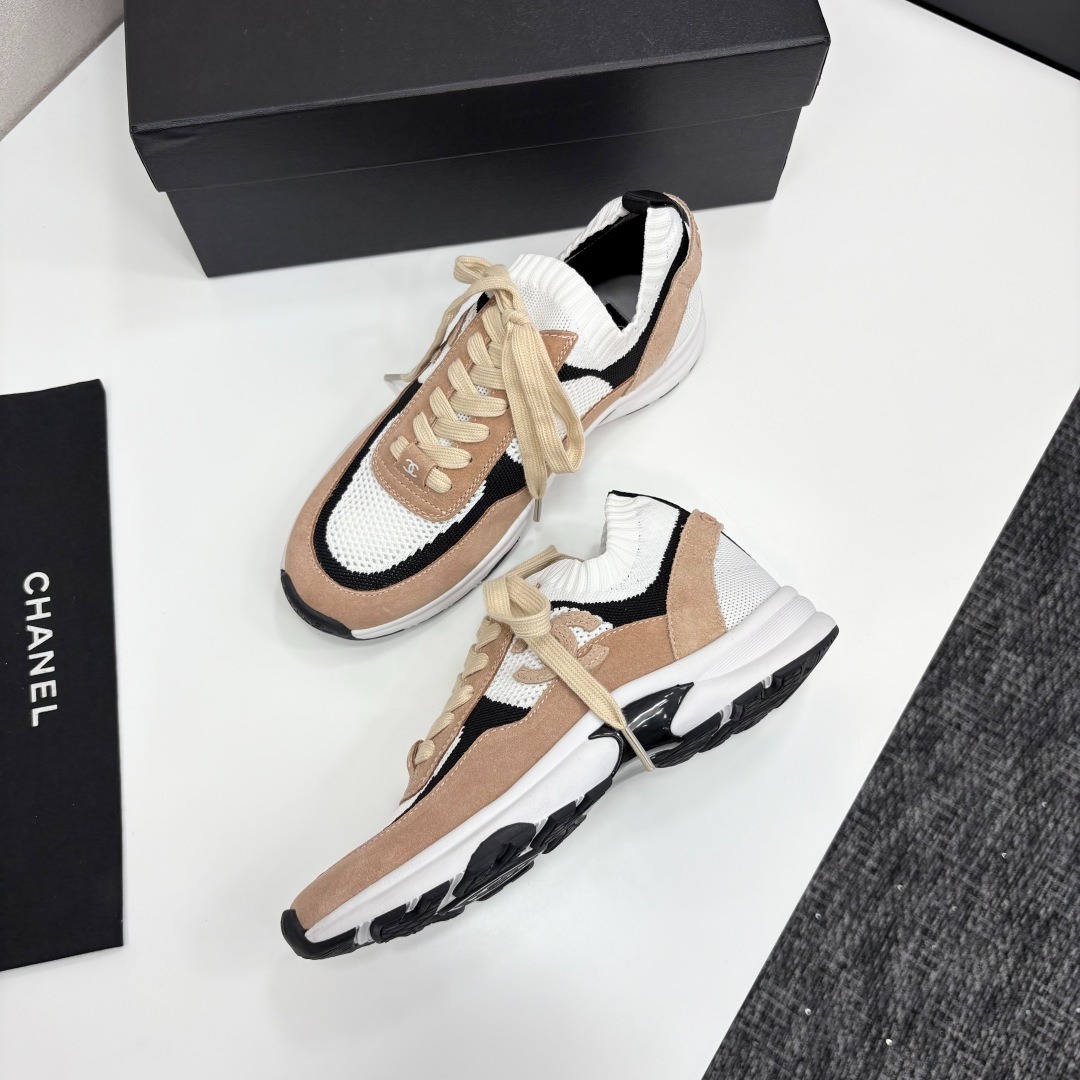 샤넬 이른 봄 신상 모직 패치 스니커즈