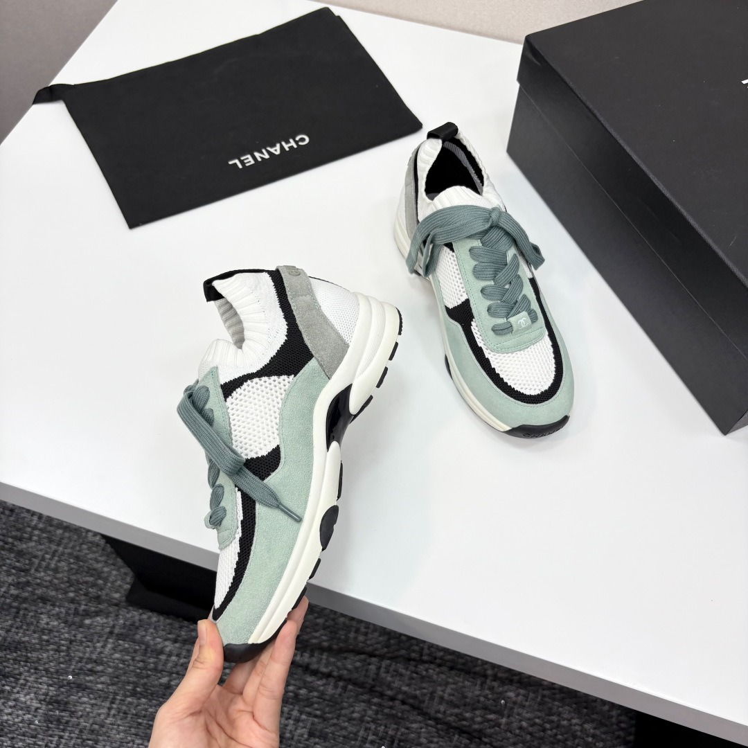 샤넬 이른 봄 신상 모직 패치 스니커즈