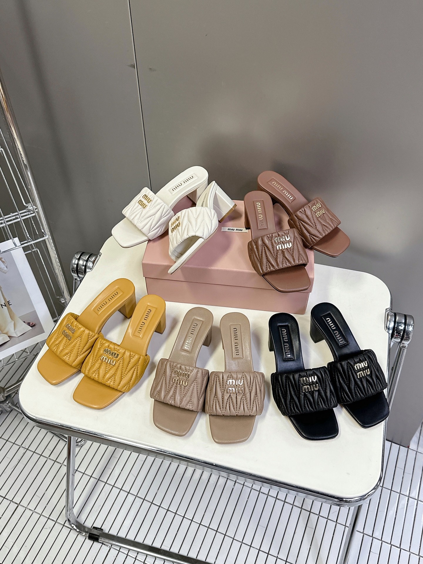 미우미우 봄여름 패션 슬리퍼