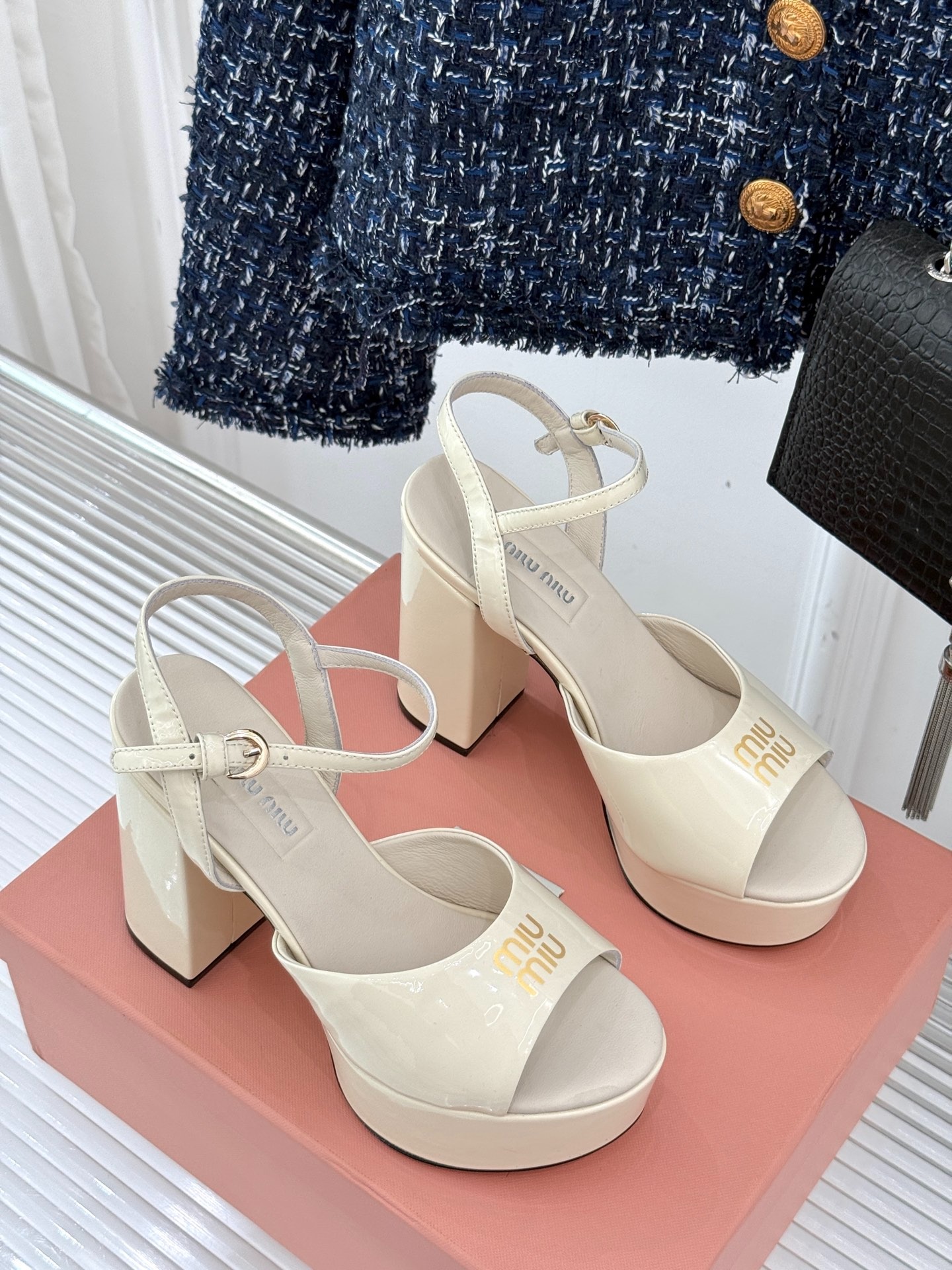 미우미우 25s 봄여름 신상 통굽 샌들