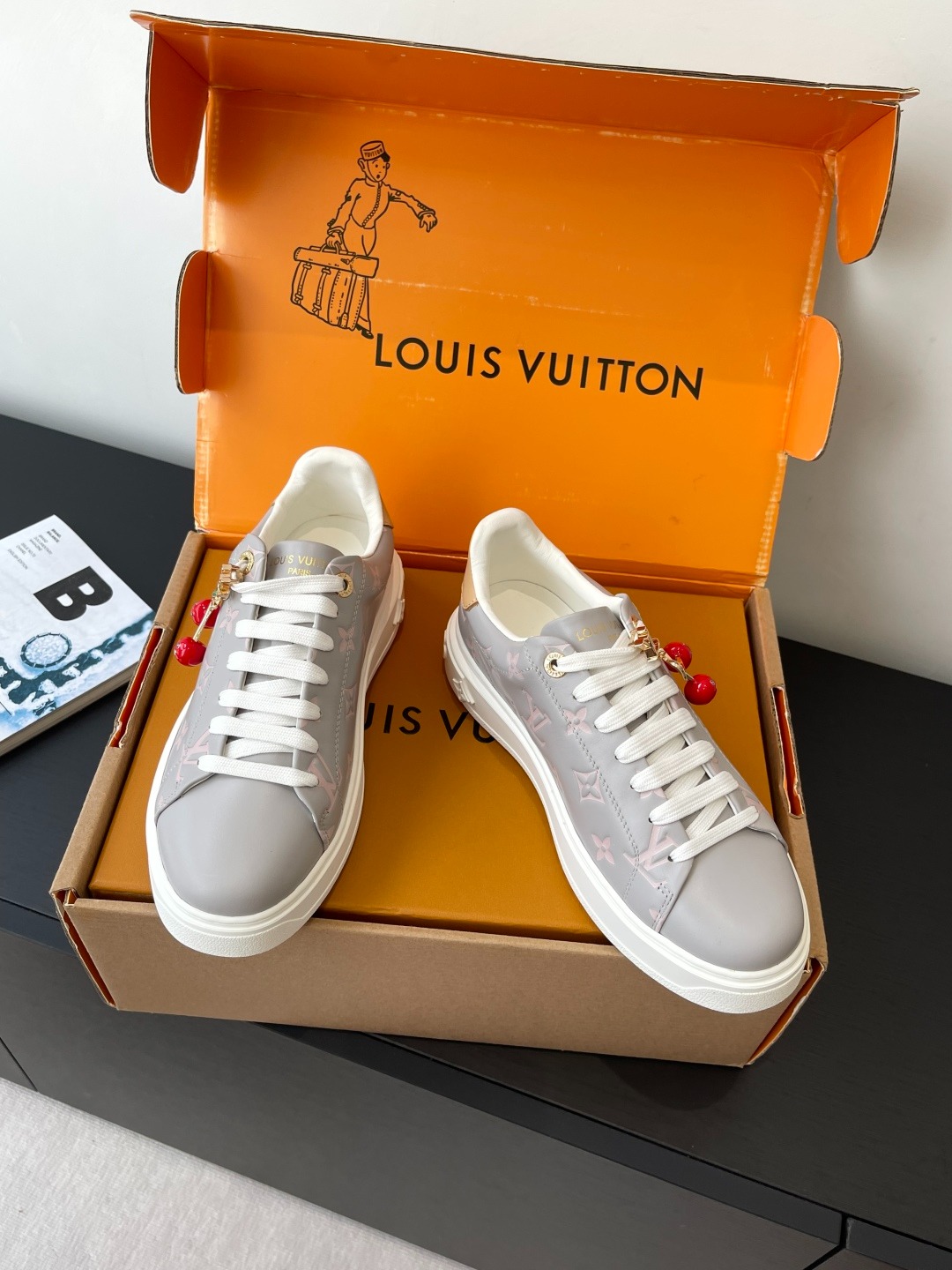 루이비통 캐주얼 스니커즈