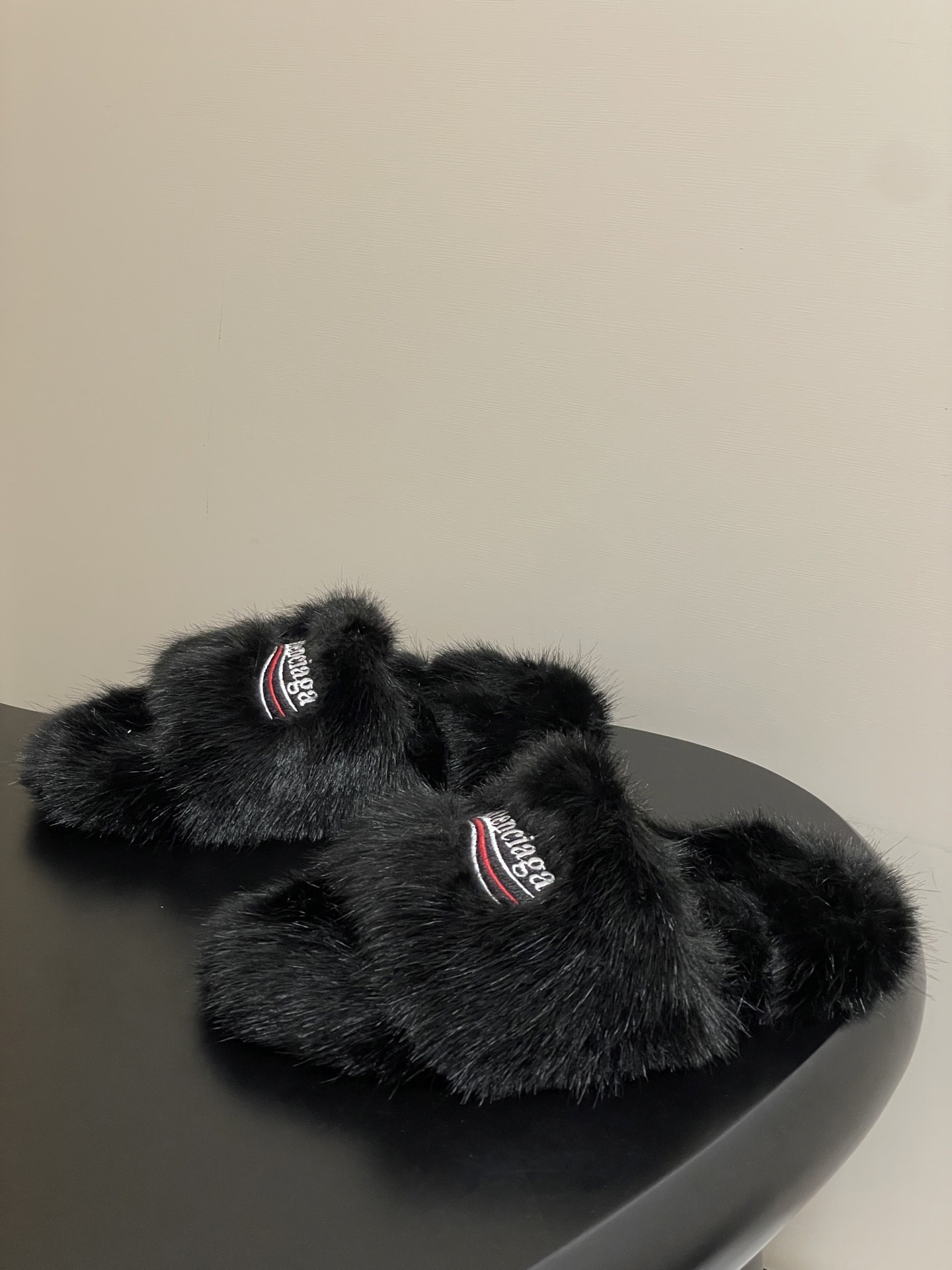 발렌시아가 25s 신상 토끼털 슬리퍼