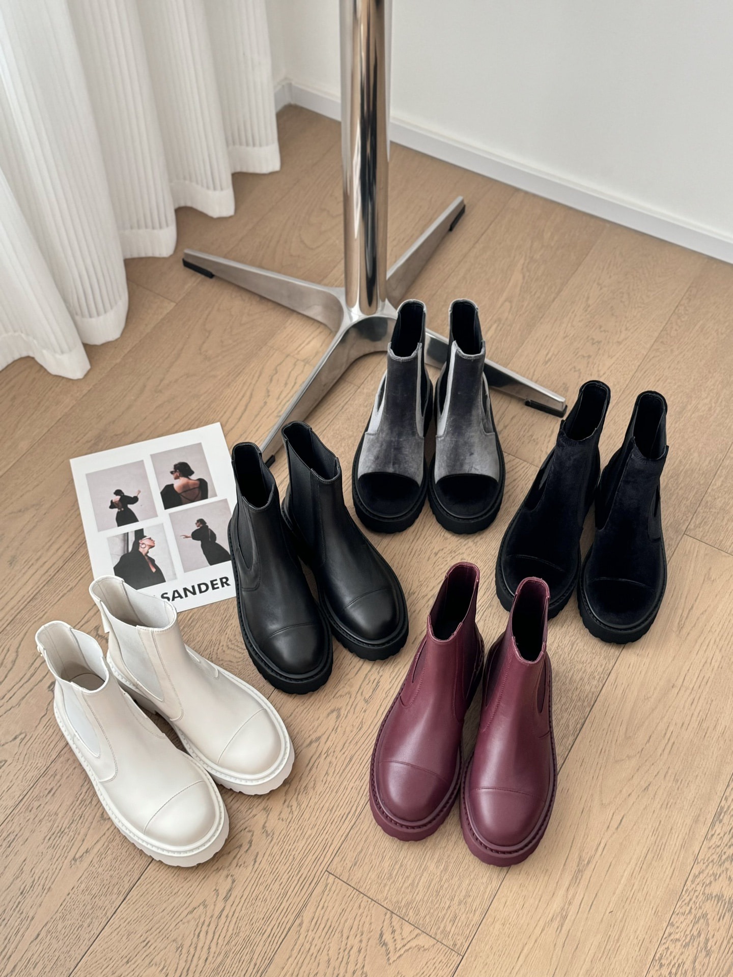 샤넬 25B 신상 통굽 밴딩 앵클부츠