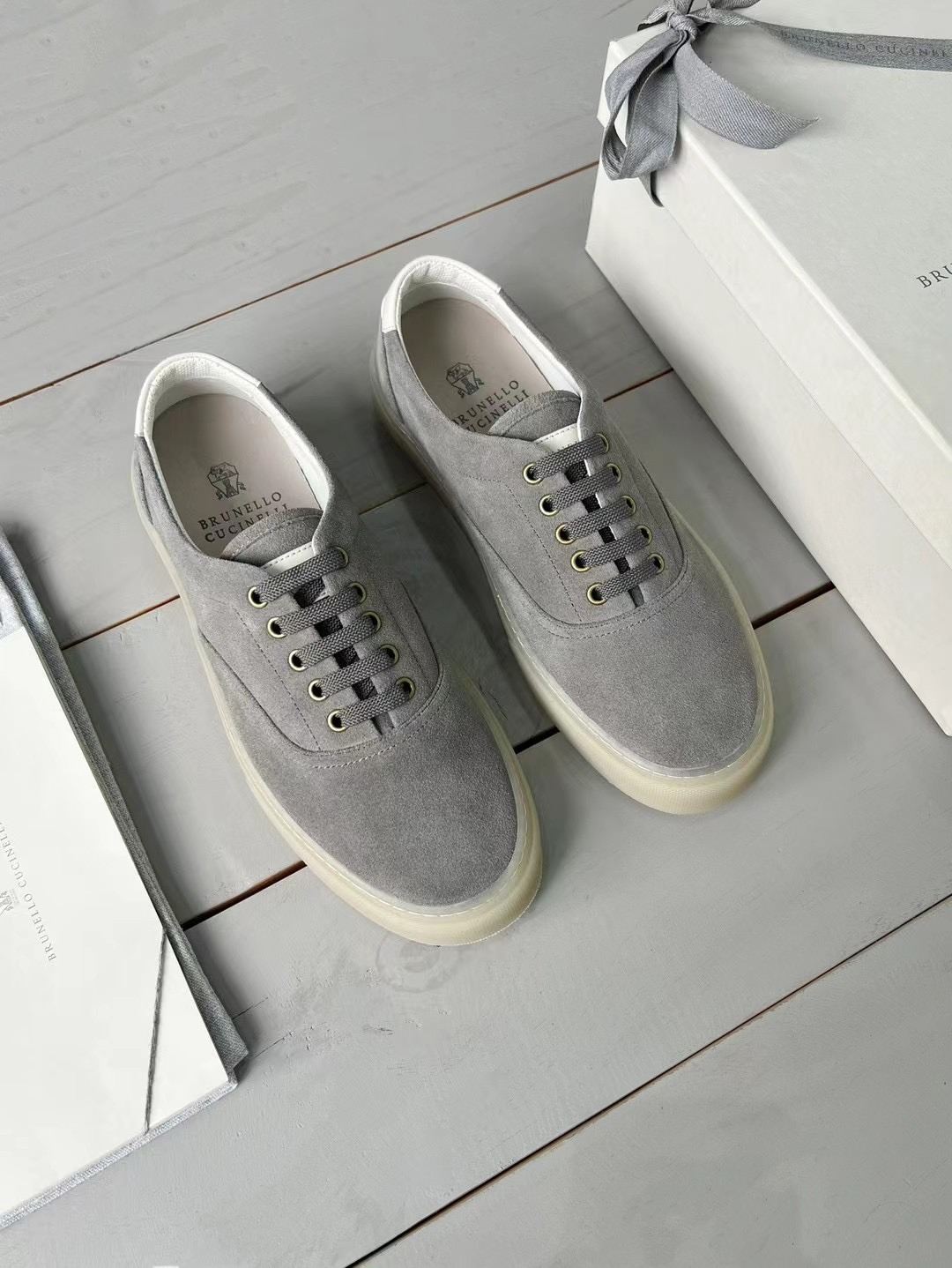 브루넬로쿠치넬리 레더 로우탑 남성 스니커즈