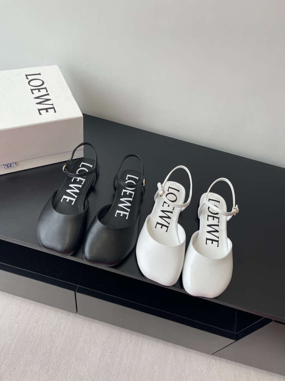 로에베 25ss 봄여름 신상 플랫 샌들