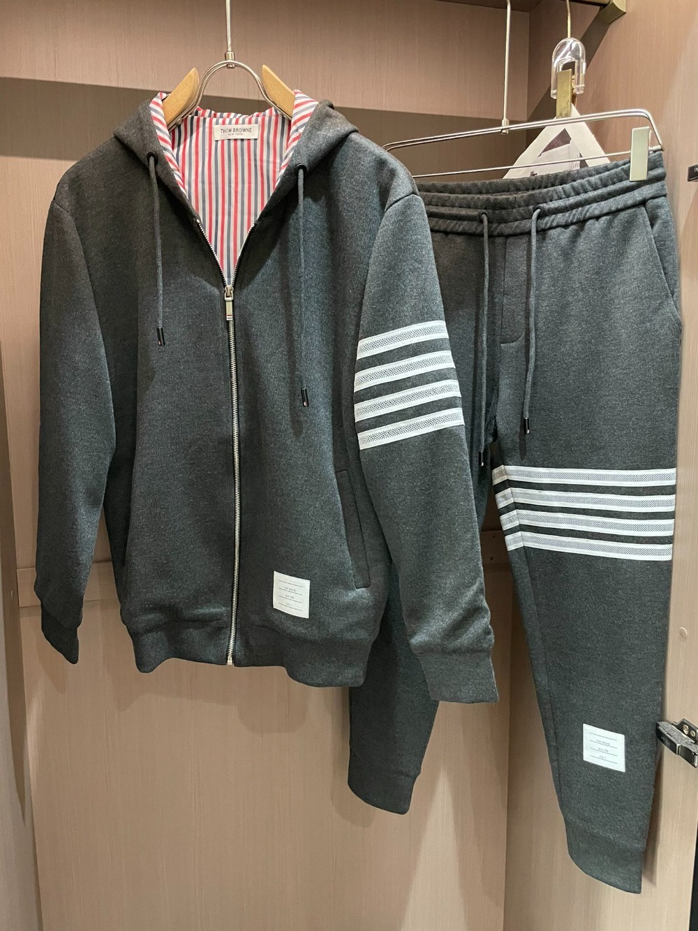 톰*라운 24 신상 매장과 같은 캐주얼 세트