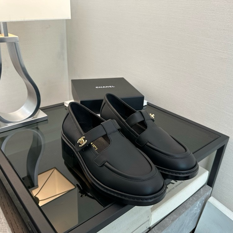 샤넬 카프스킨 & 블랙 로퍼