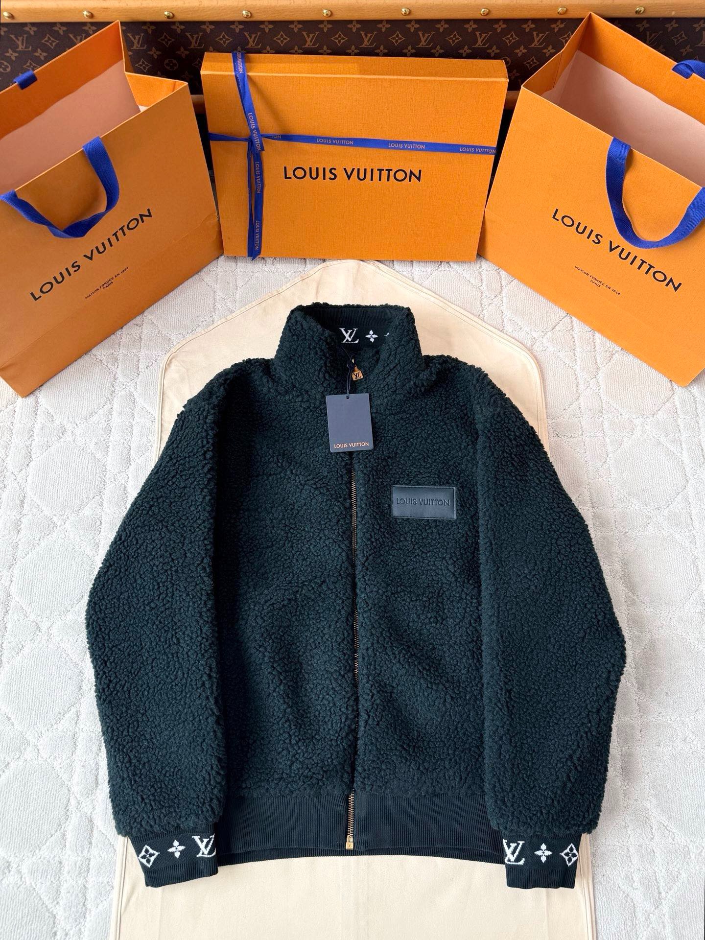 루이비통 25FW 신상 패치 푸들코트