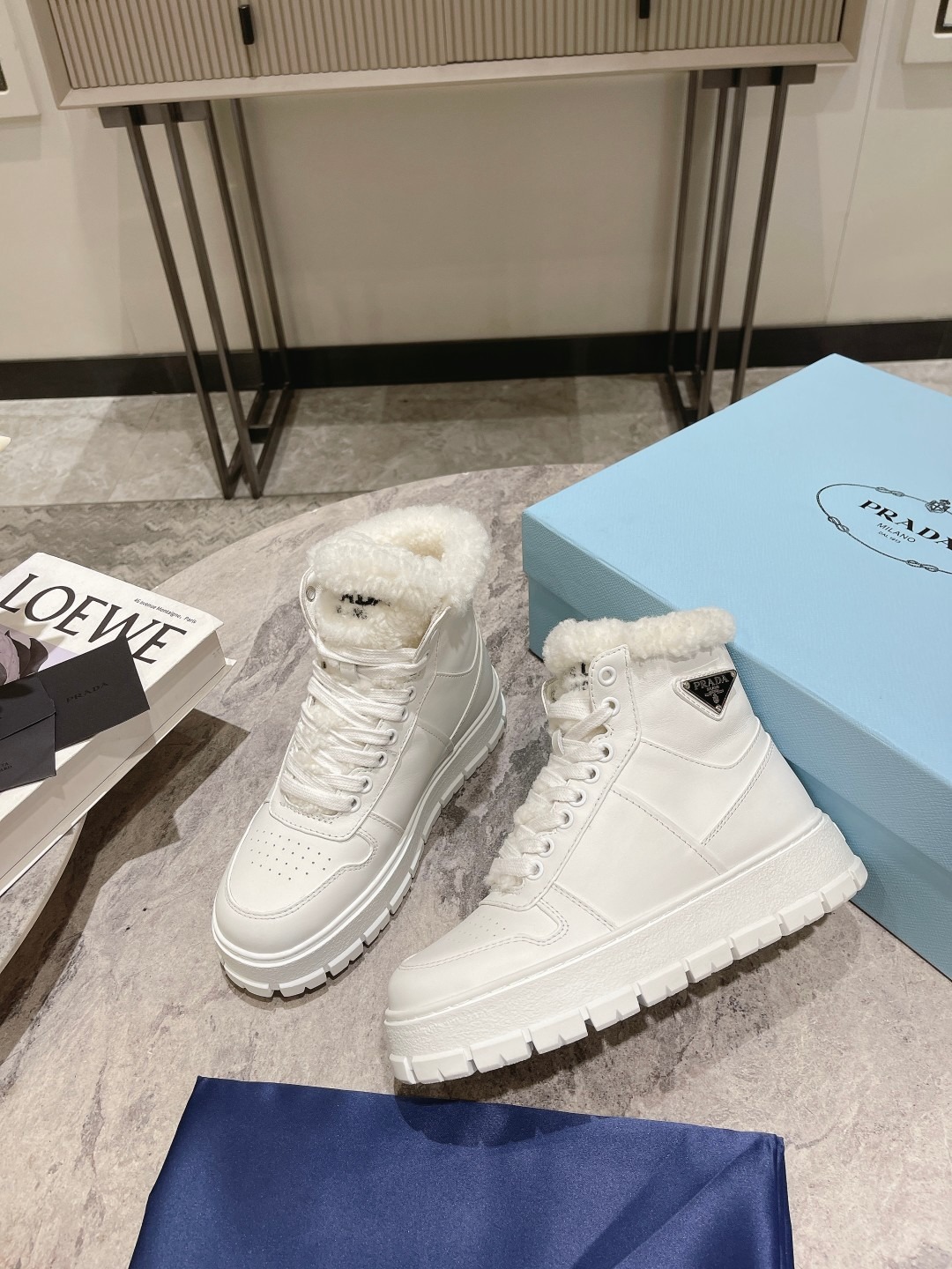 프라다 신상 통굽 앵클워커 부츠