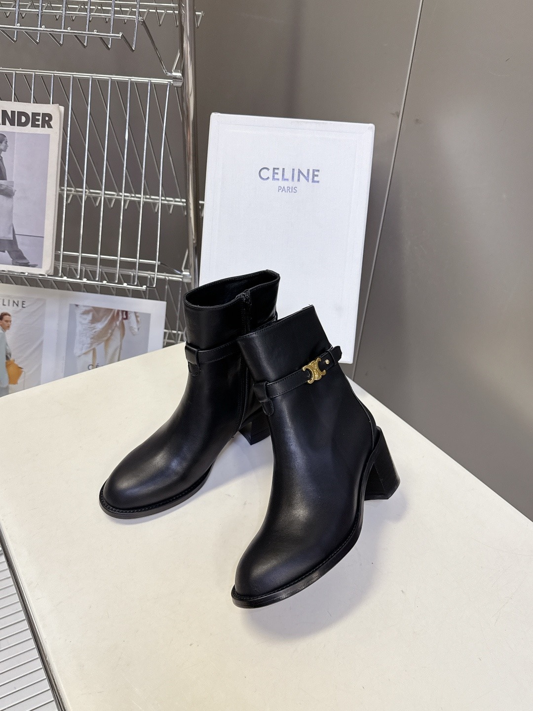 셀린느 신상 뉴트로 통굽 앵클부츠