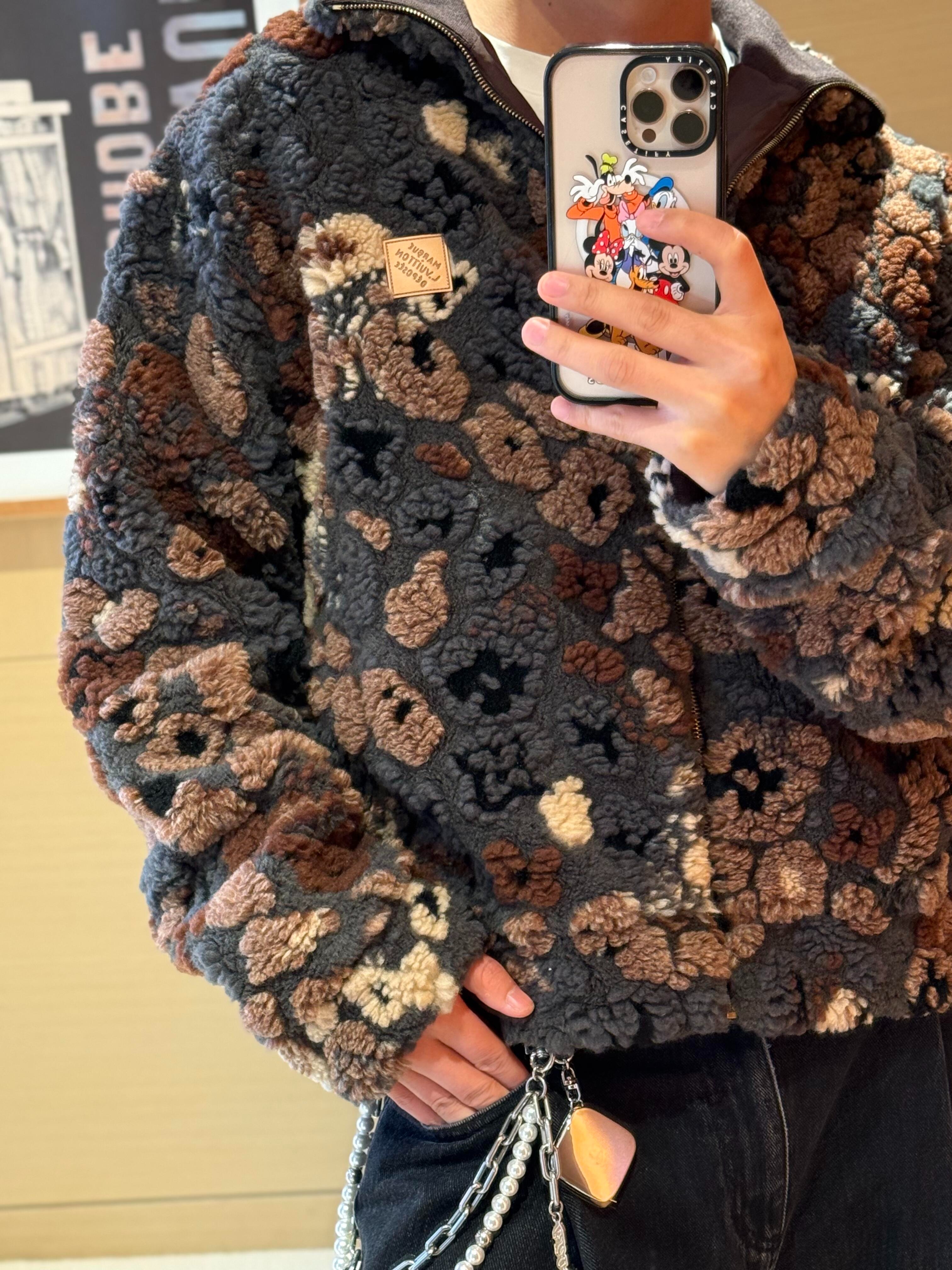 루이비통 신상 자카드 푸들 양면 아우터