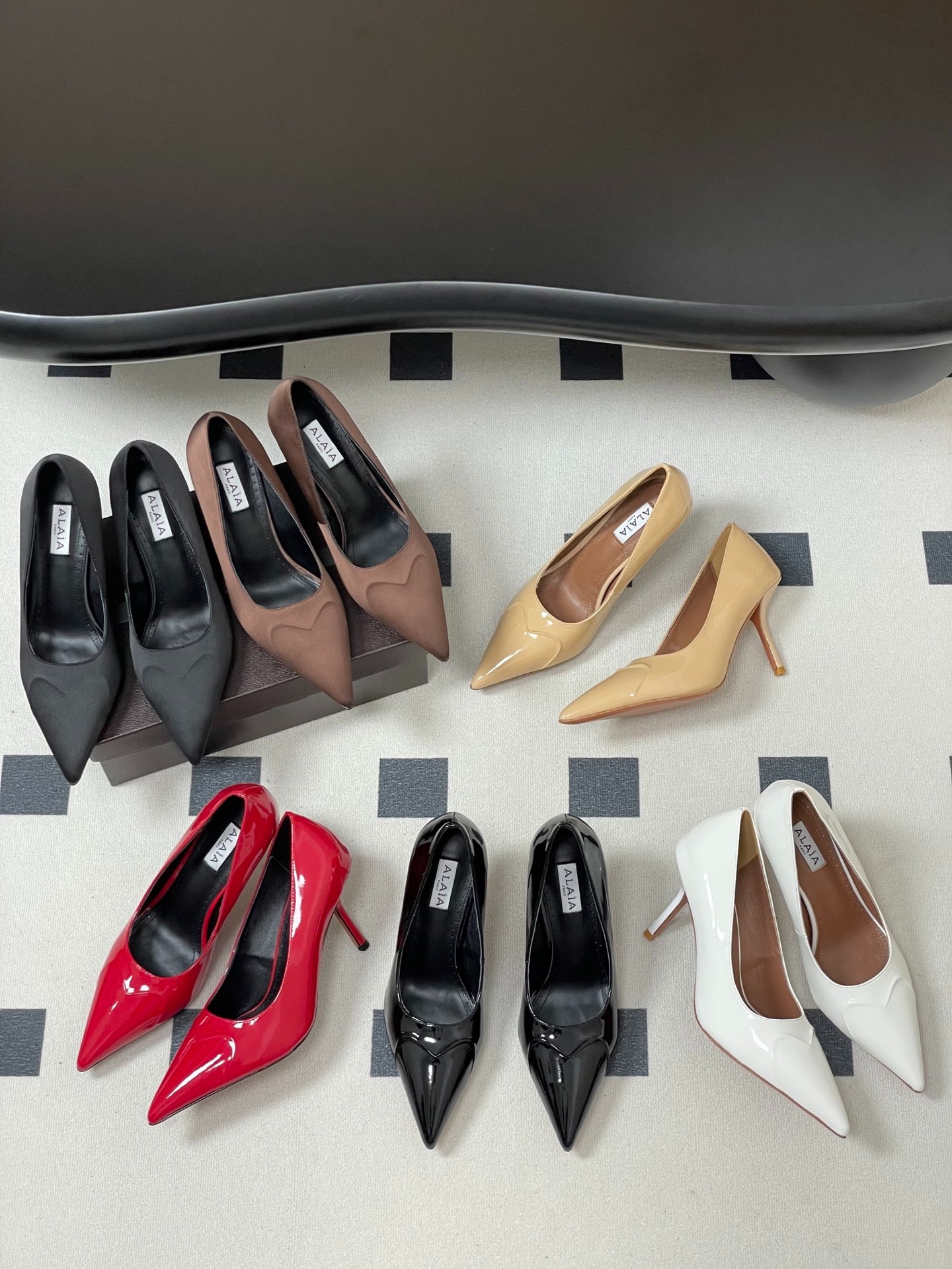 알라이아 신상 실크 하트 스틸레토 힐