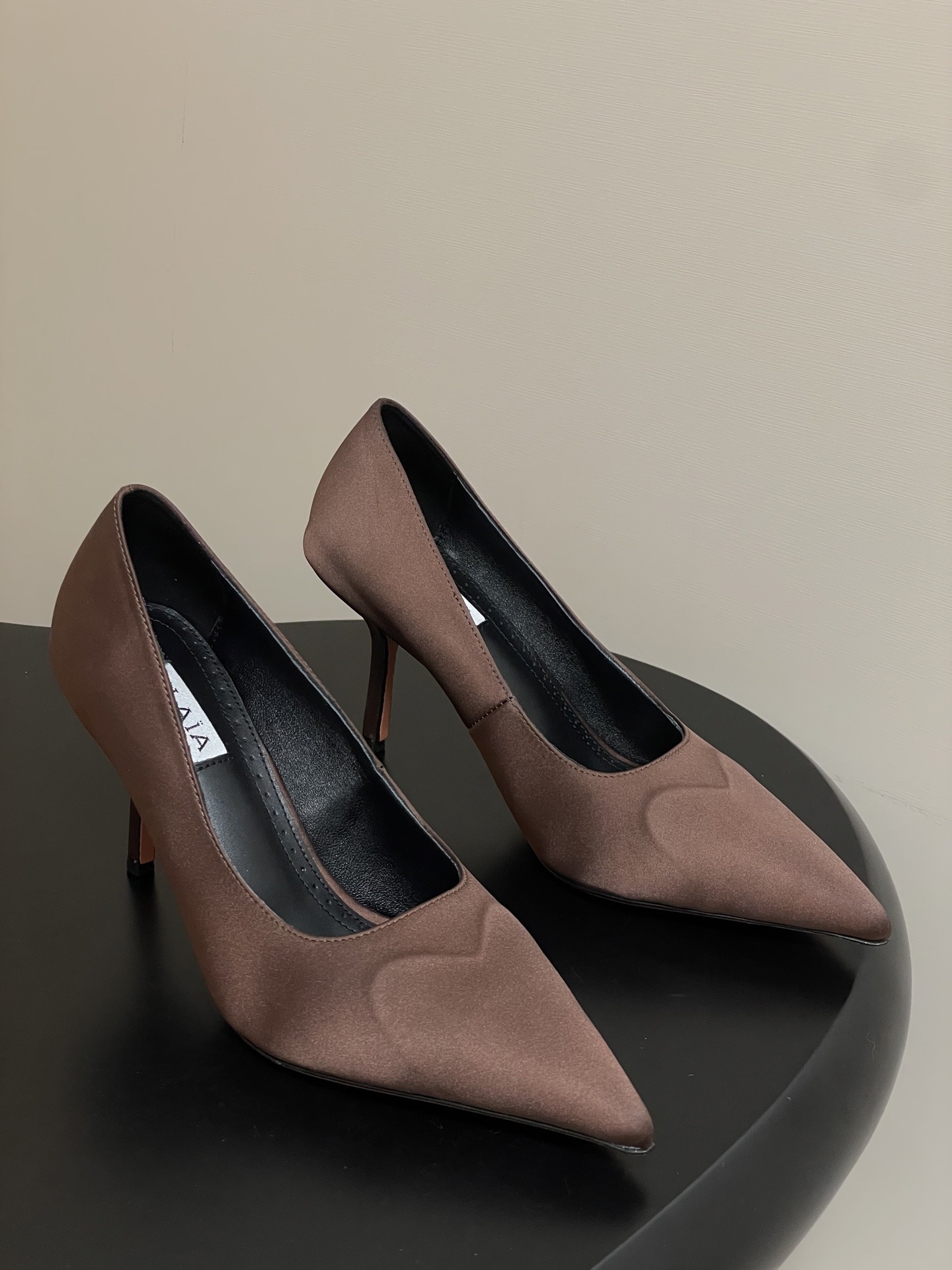 알라이아 신상 실크 하트 스틸레토 힐