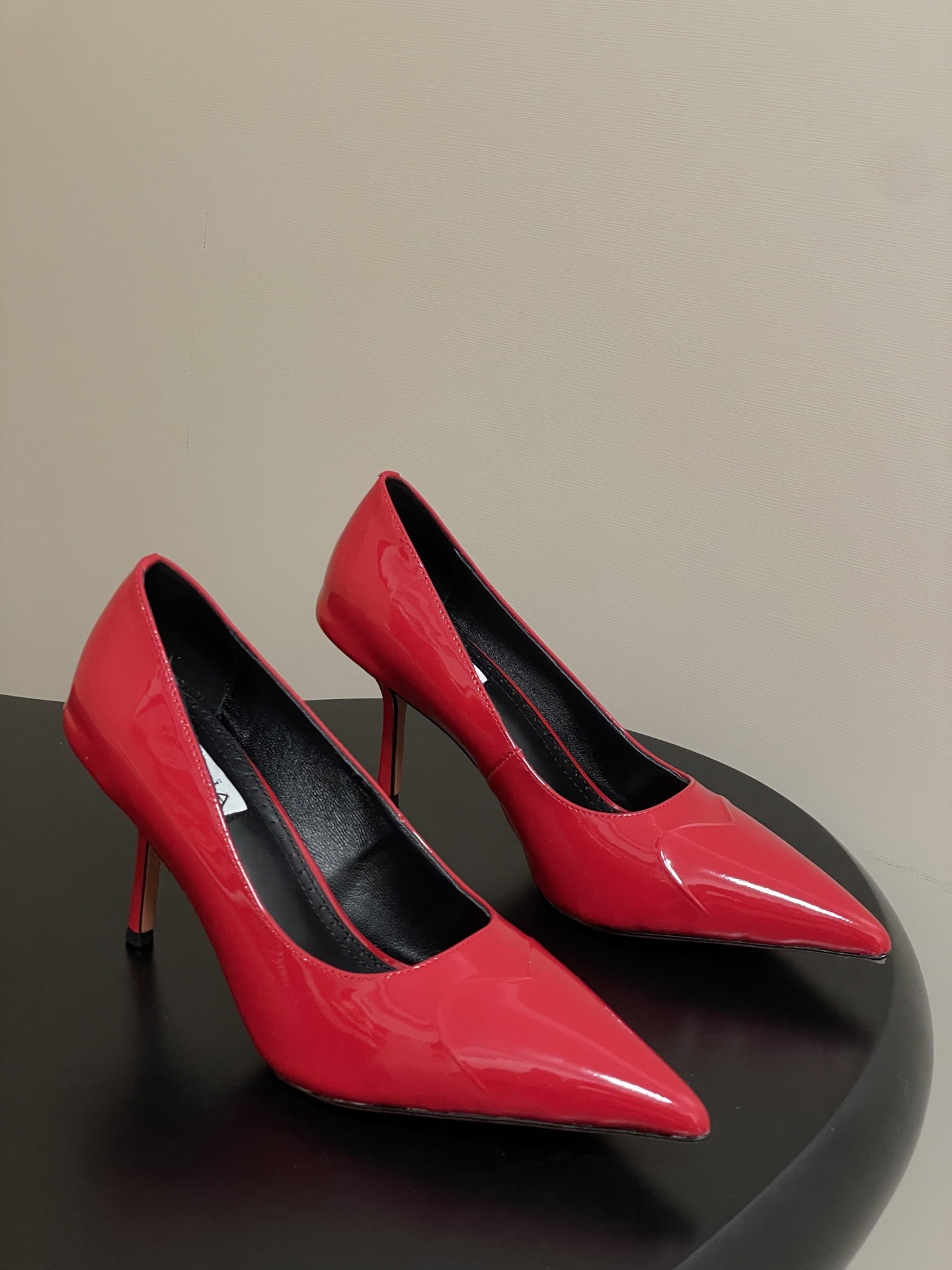 알라이아 신상 실크 하트 스틸레토 힐