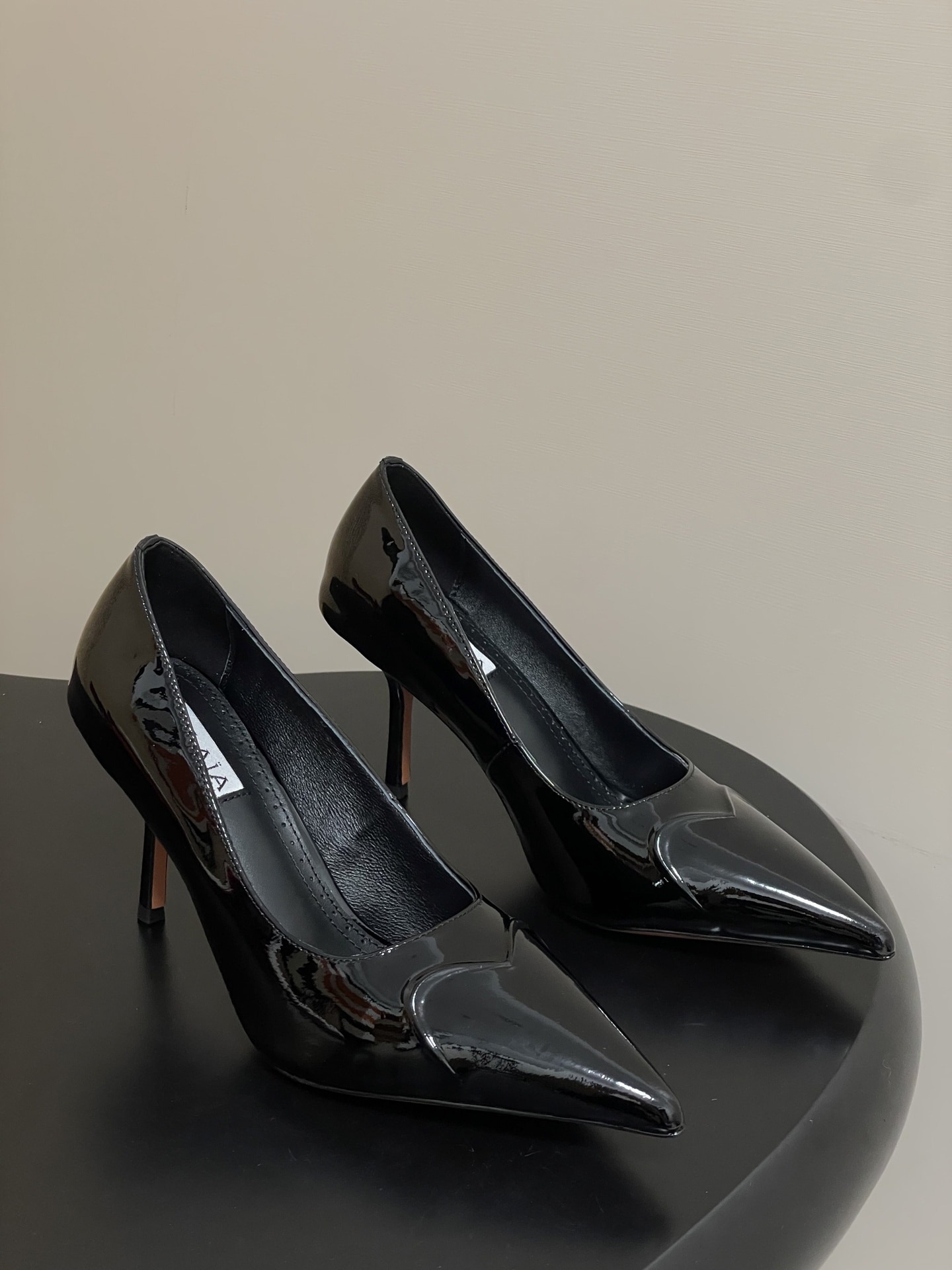 알라이아 신상 실크 하트 스틸레토 힐